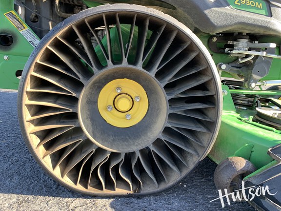 Photo of 2023 John Deere Z930M