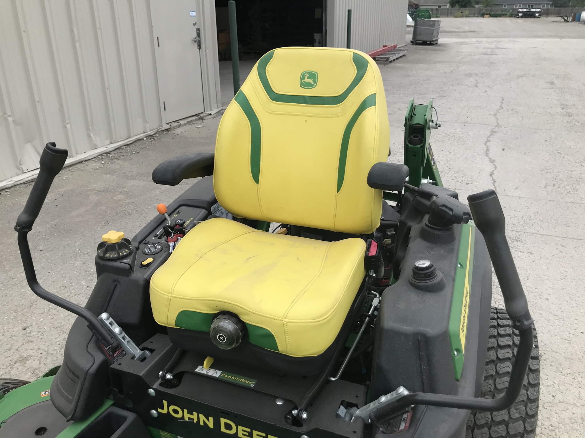 2023 John Deere Z950R Image 8