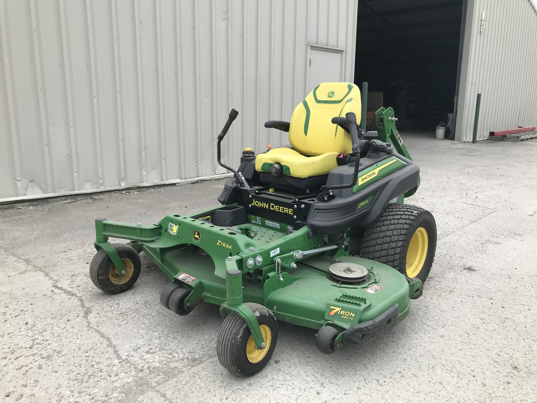 2023 John Deere Z950R Image 2