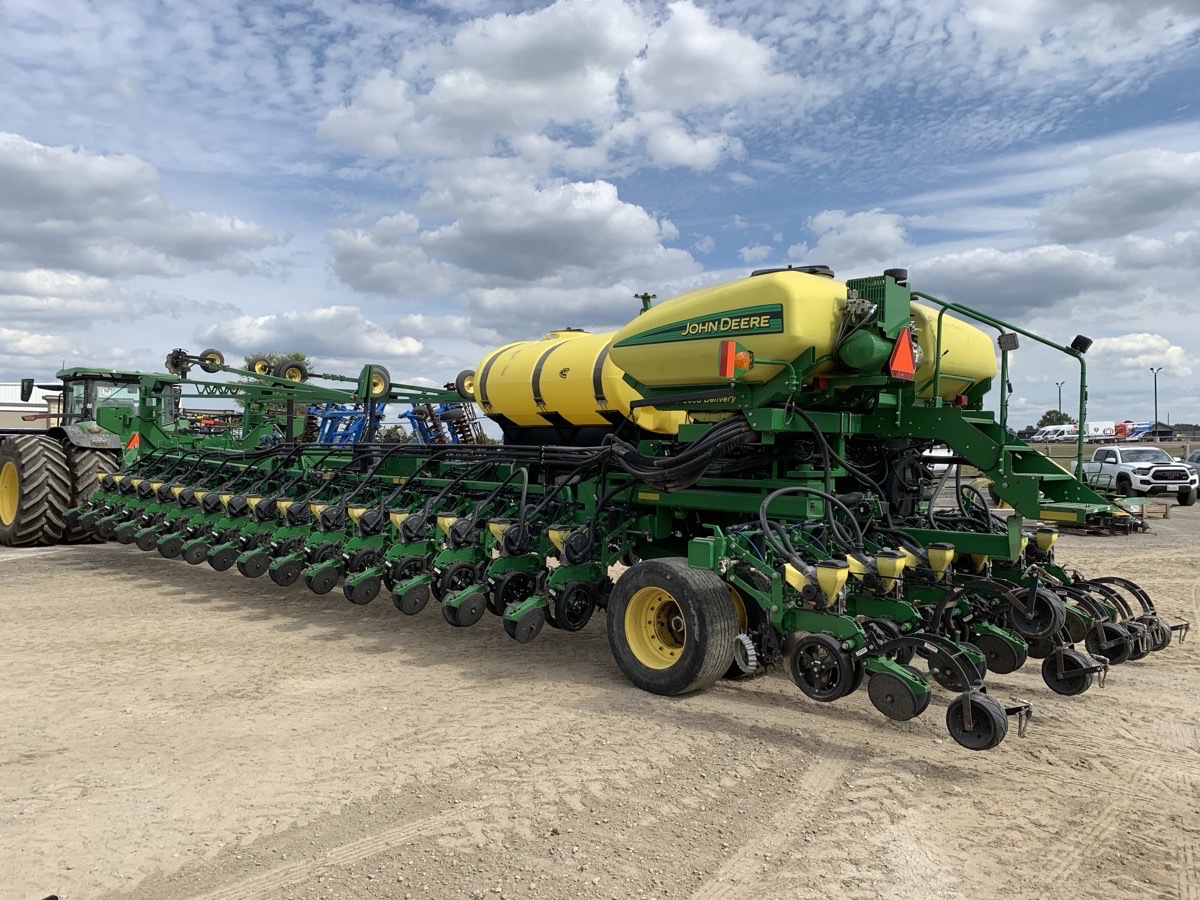 2014 John Deere DB90 Image 2