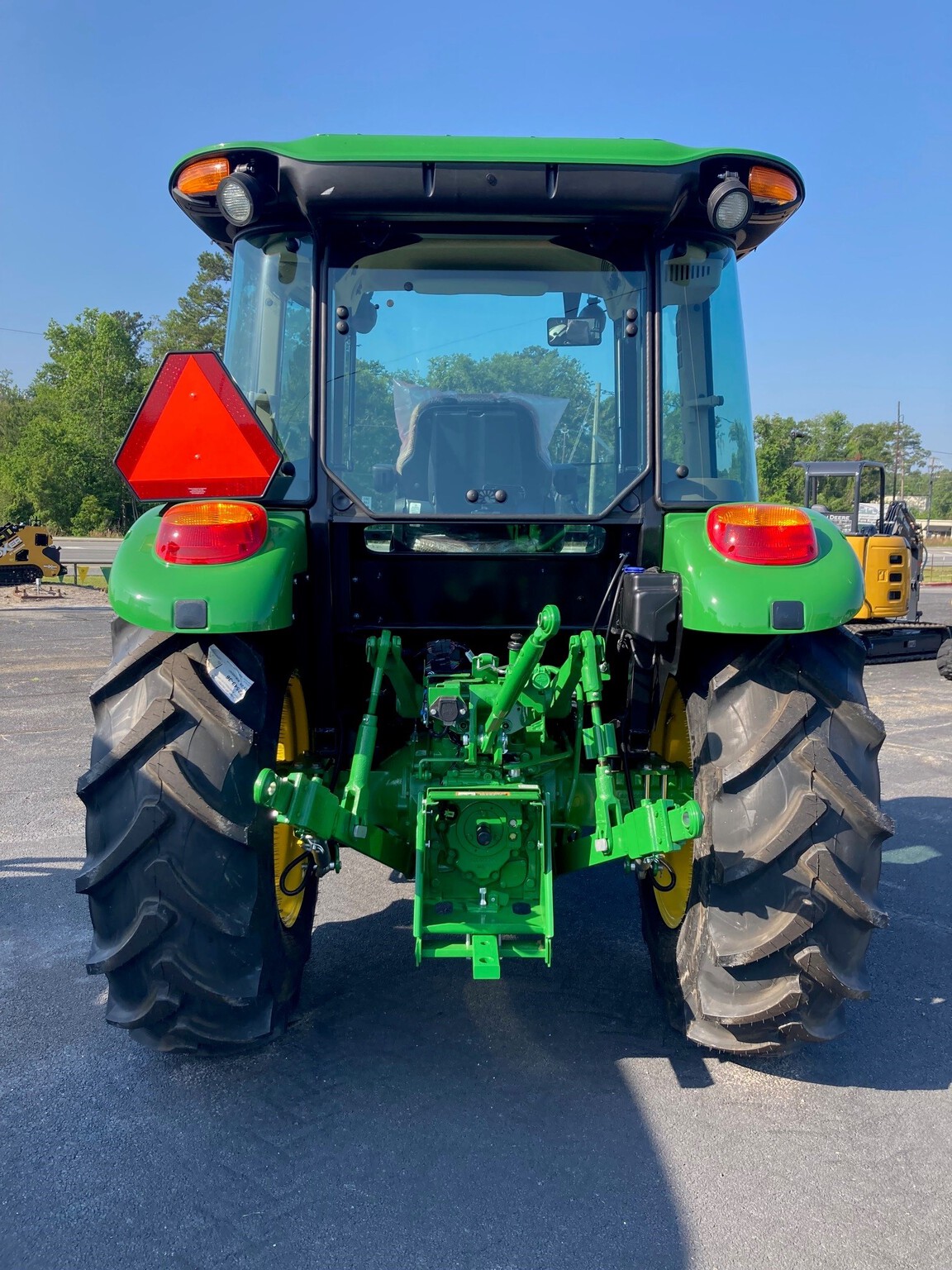 2024 John Deere 5067E Image 3