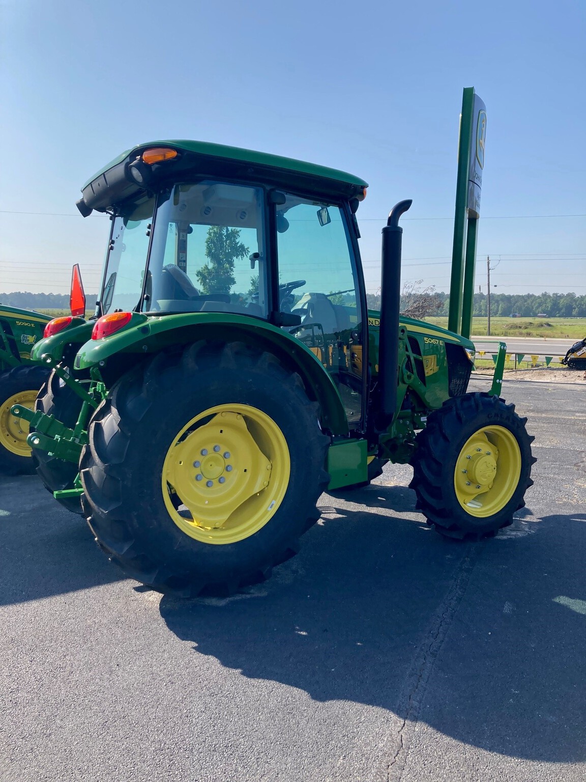 2024 John Deere 5067E Image 4