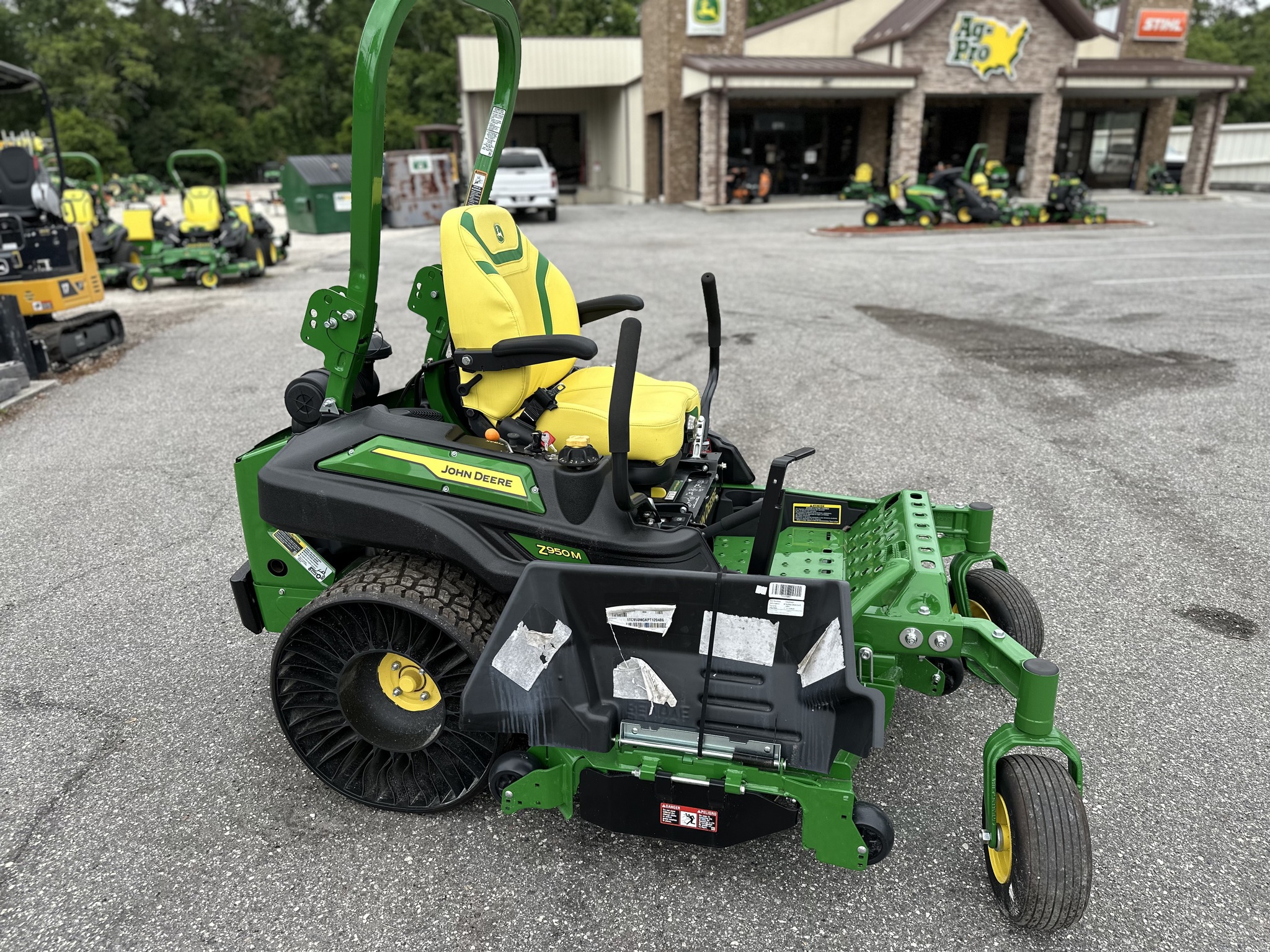 2025 John Deere Z950M Image 3