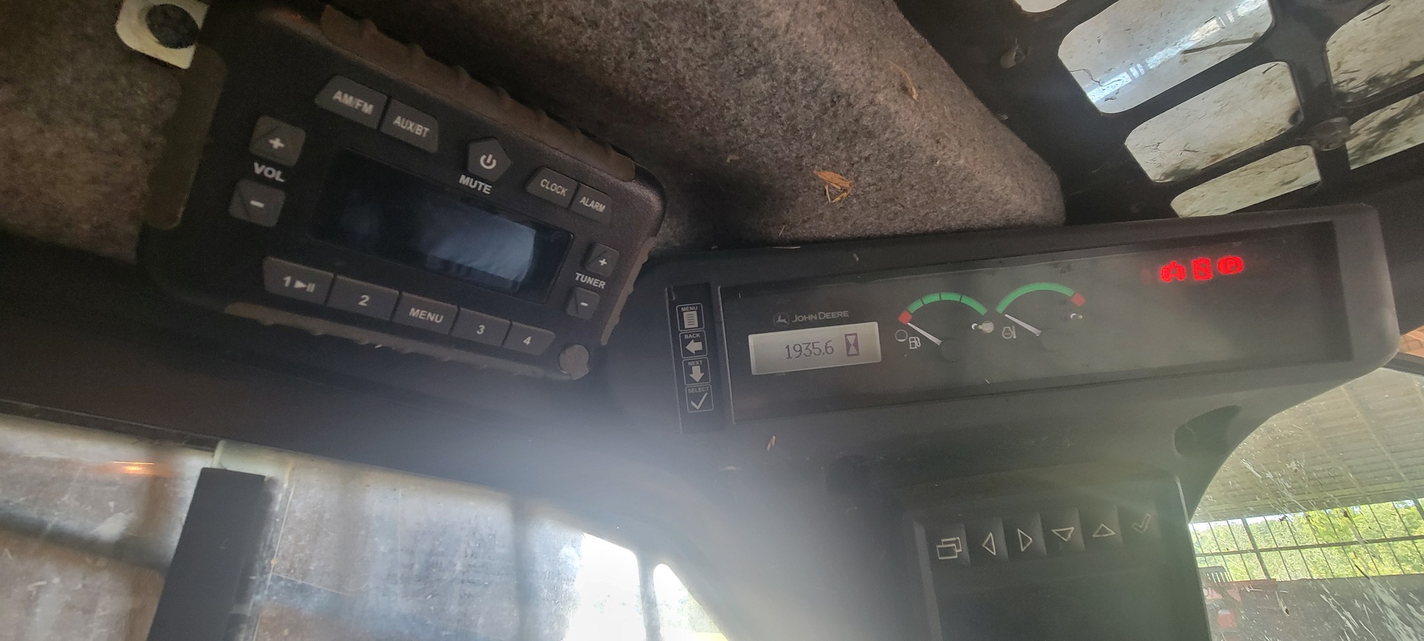 2019 John Deere 325G Image 15