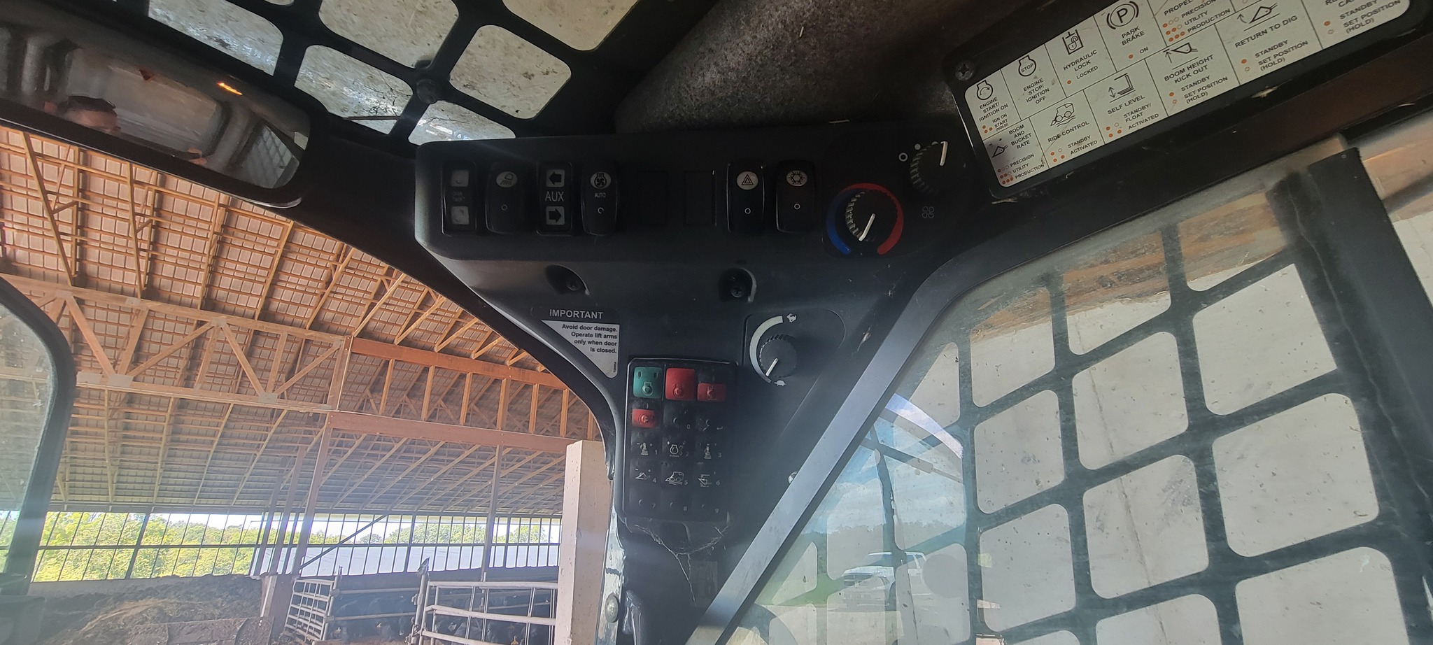 2019 John Deere 325G Image 14