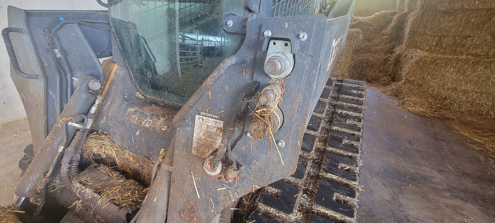 2019 John Deere 325G Image 10