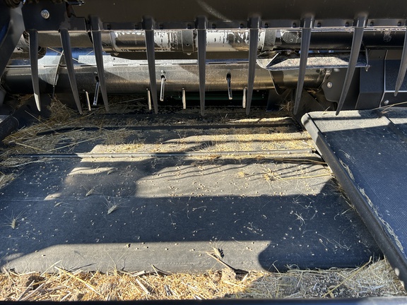 Used 2005 MacDon 963 Combine Platforms at Horizon Ag & Turf in Falher, AB - Photo6