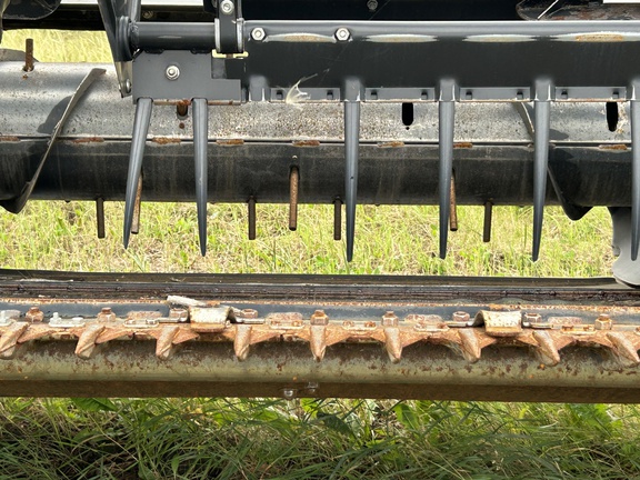 Used 2005 MacDon 963 Combine Platforms at Horizon Ag & Turf in Falher, AB - Photo18