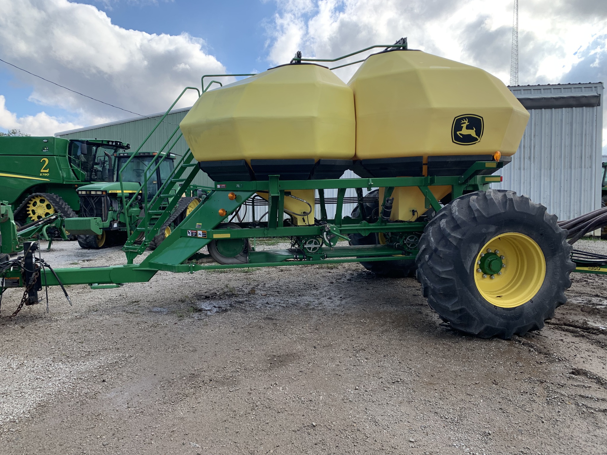  2013 John Deere 1890 at Heritage Tractor in Lamar, MO