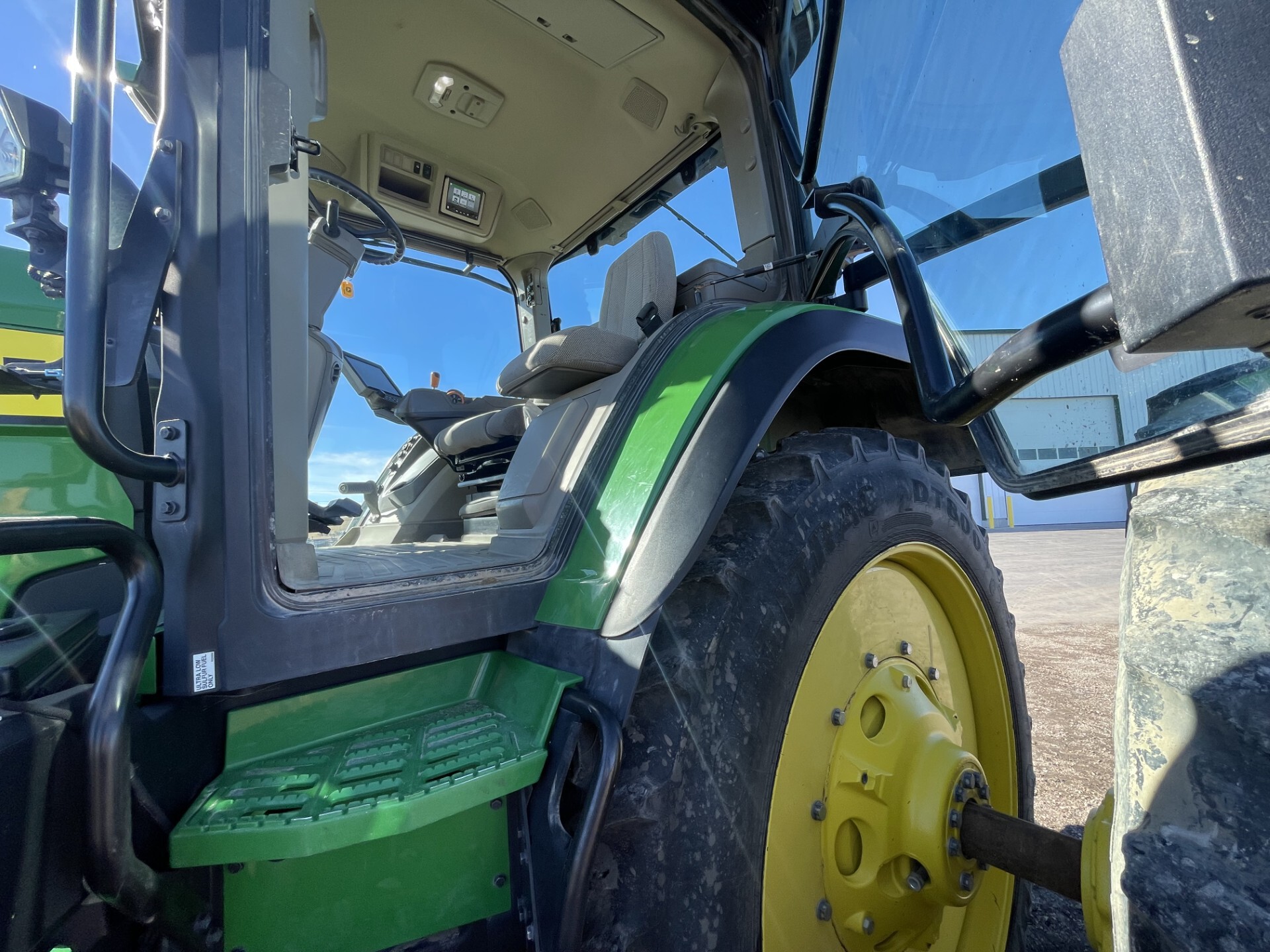 2021 John Deere 8R 310 Image 25
