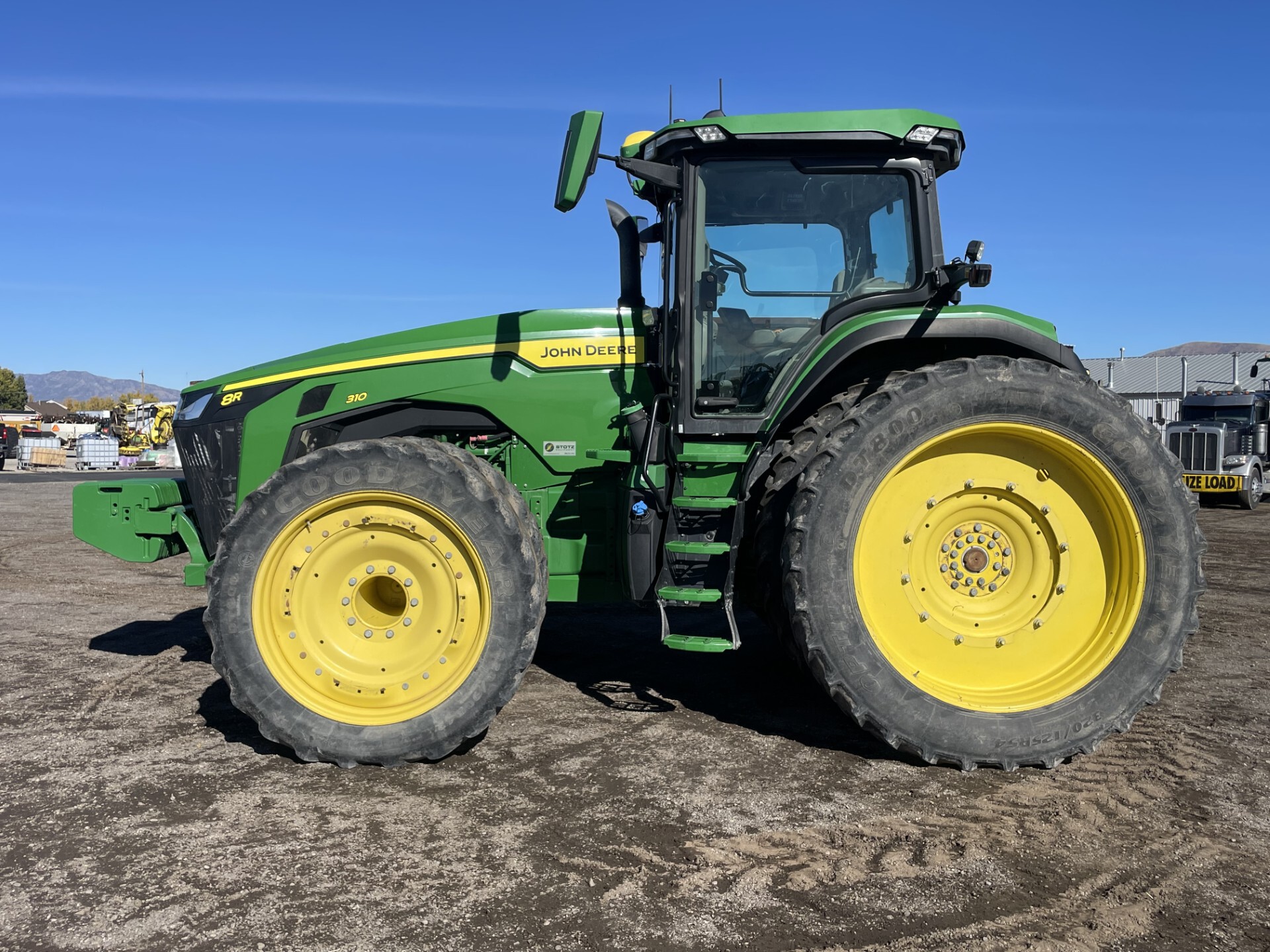 2021 John Deere 8R 310 Image 2