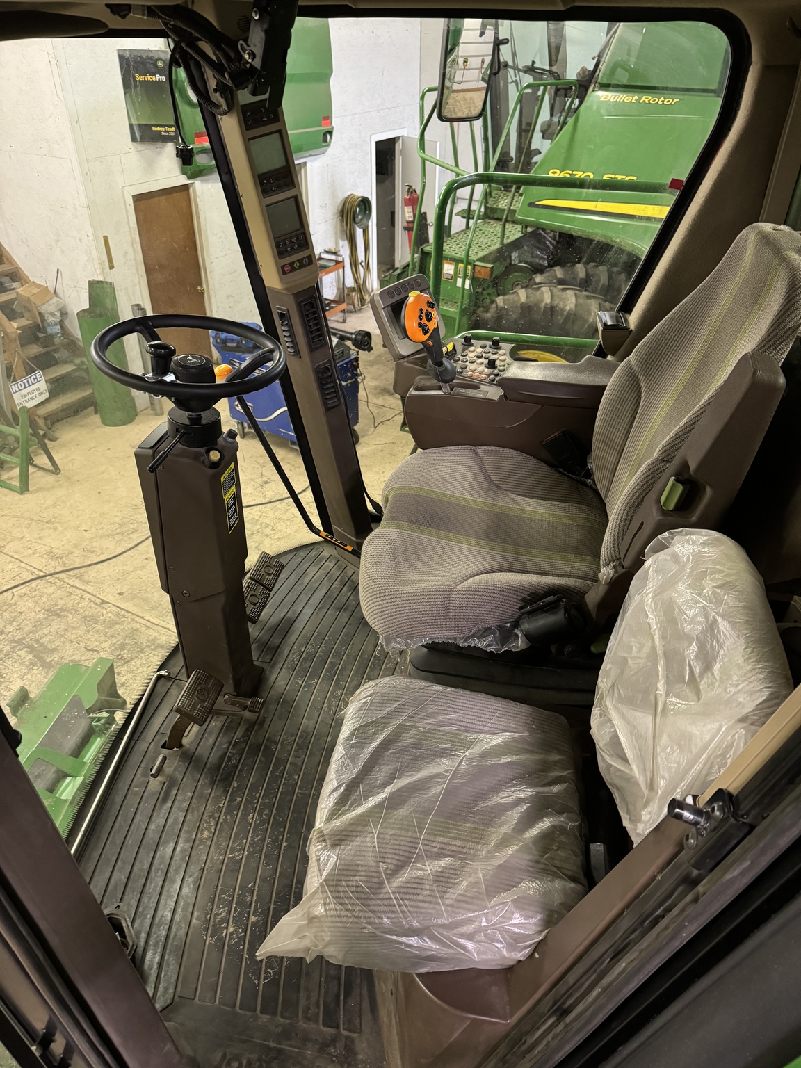 2009 John Deere 9570 STS Image 9