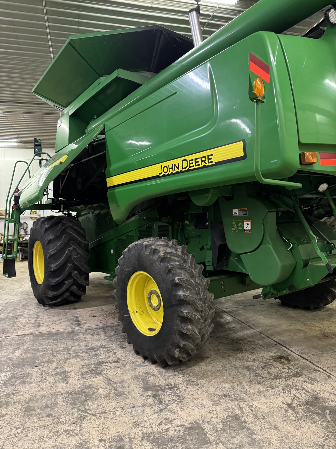 2009 John Deere 9570 STS Image 3