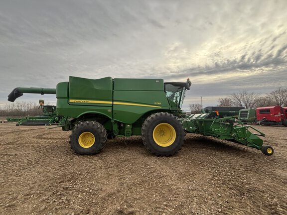 Used 2018 John Deere S790 Combines at Horizon Ag & Turf in Vermilion, AB - Photo6