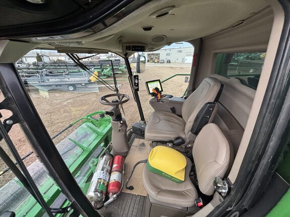 Used 2018 John Deere S790 Combines at Horizon Ag & Turf in Vermilion, AB - Photo19