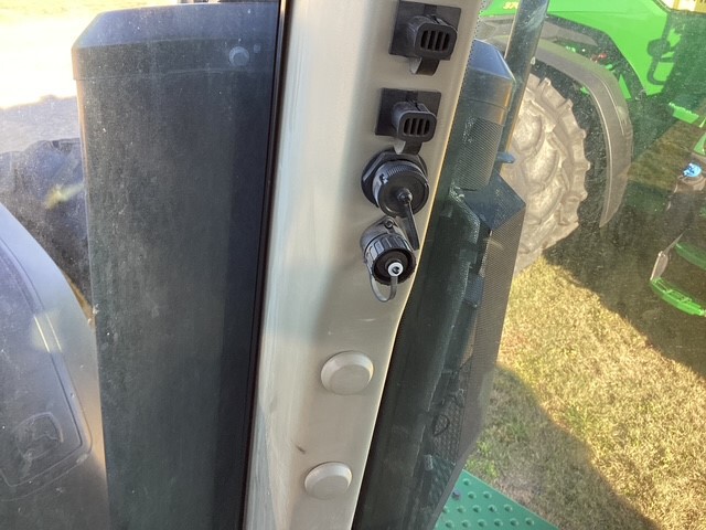 2023 John Deere 8R 340 Image 11