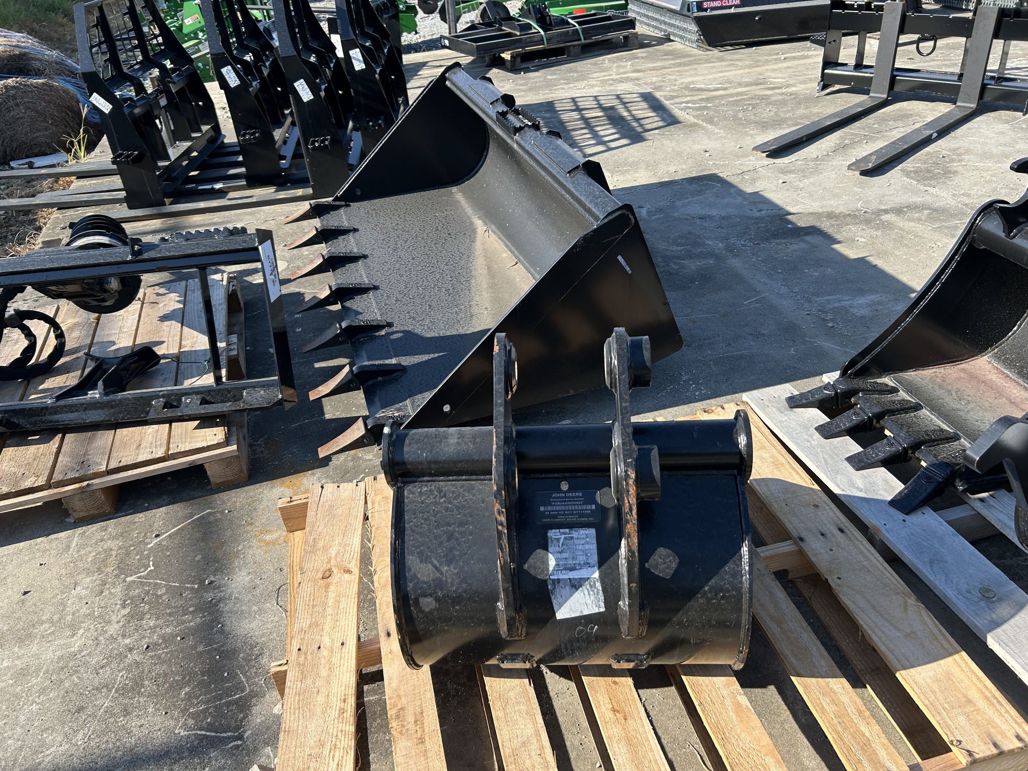 2023 John Deere BYT11909 Image 3