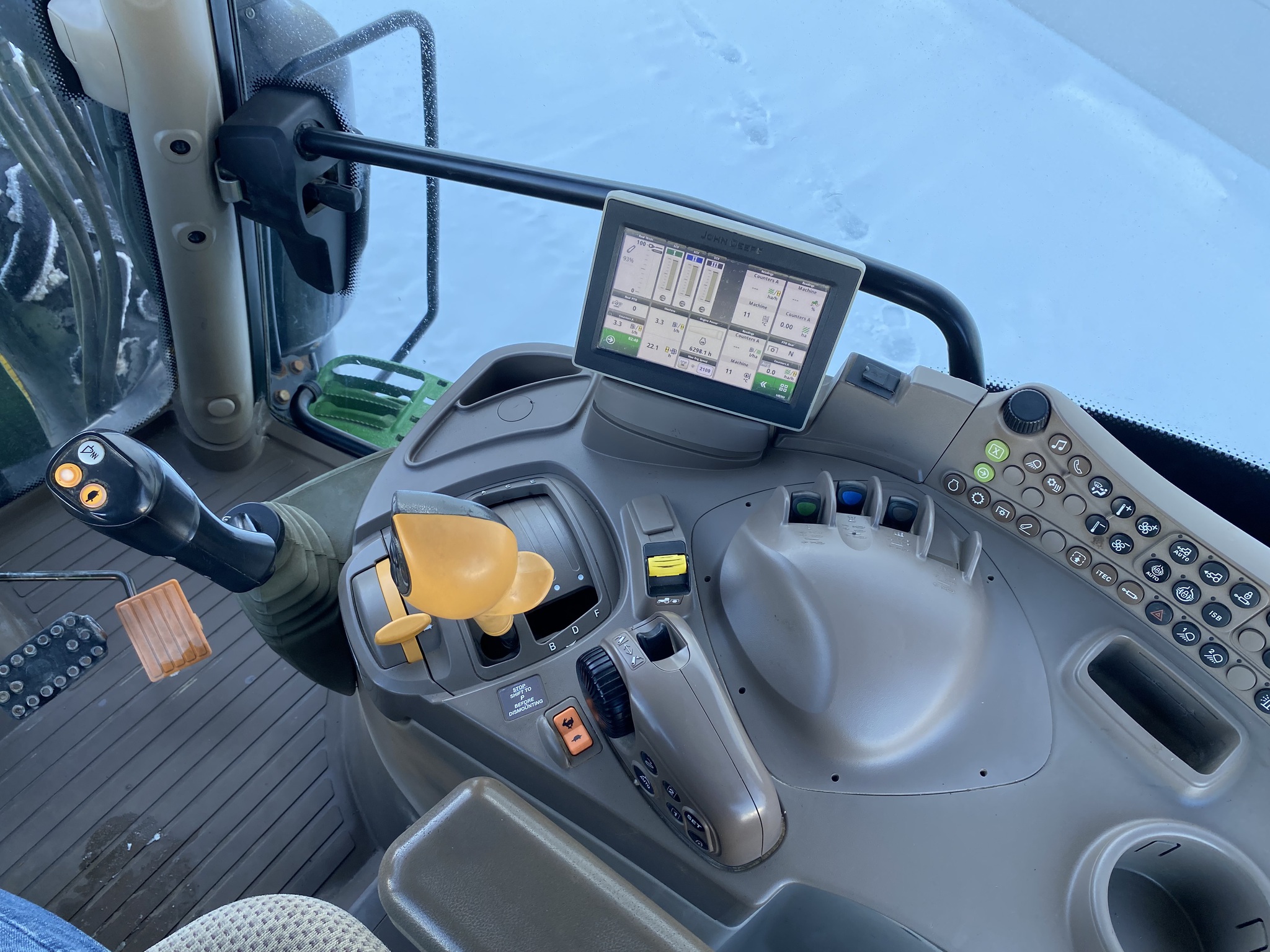 2017 John Deere 6130R Image 18