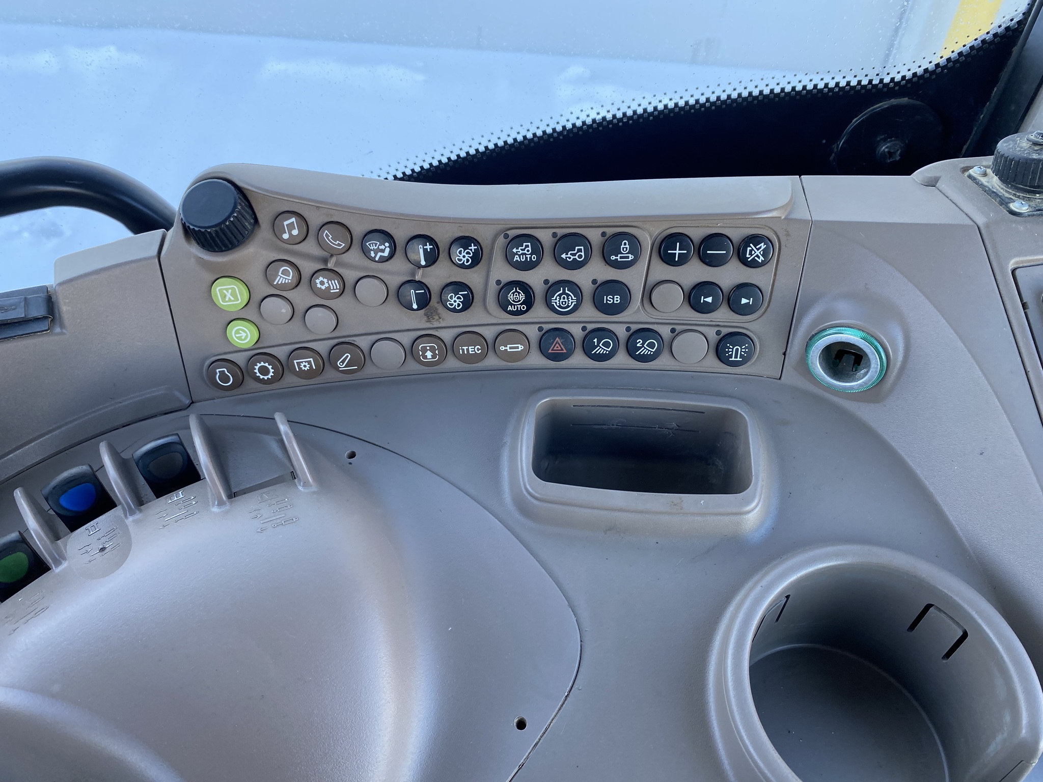 2017 John Deere 6130R Image 19