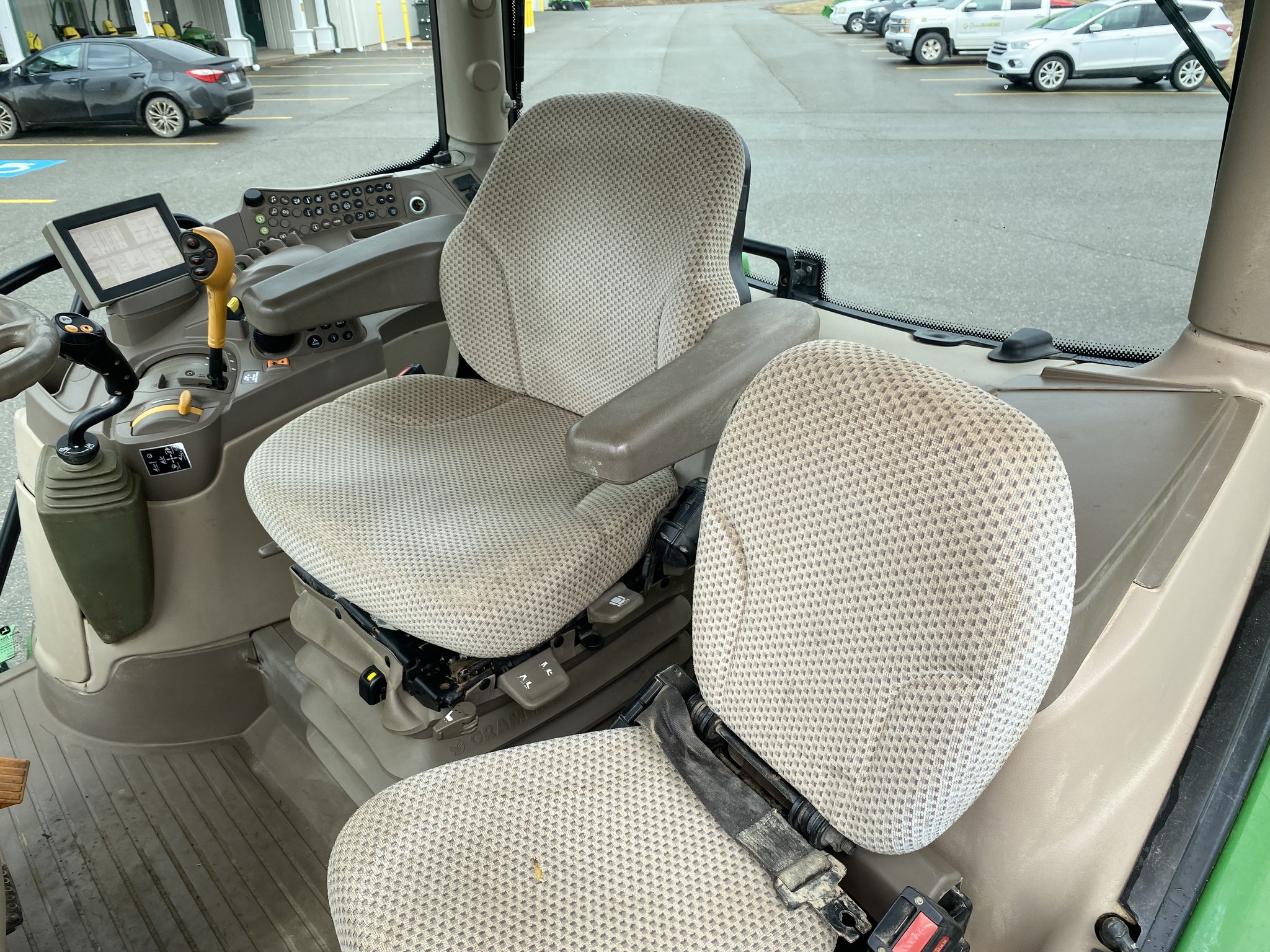 2017 John Deere 6130R Image 11