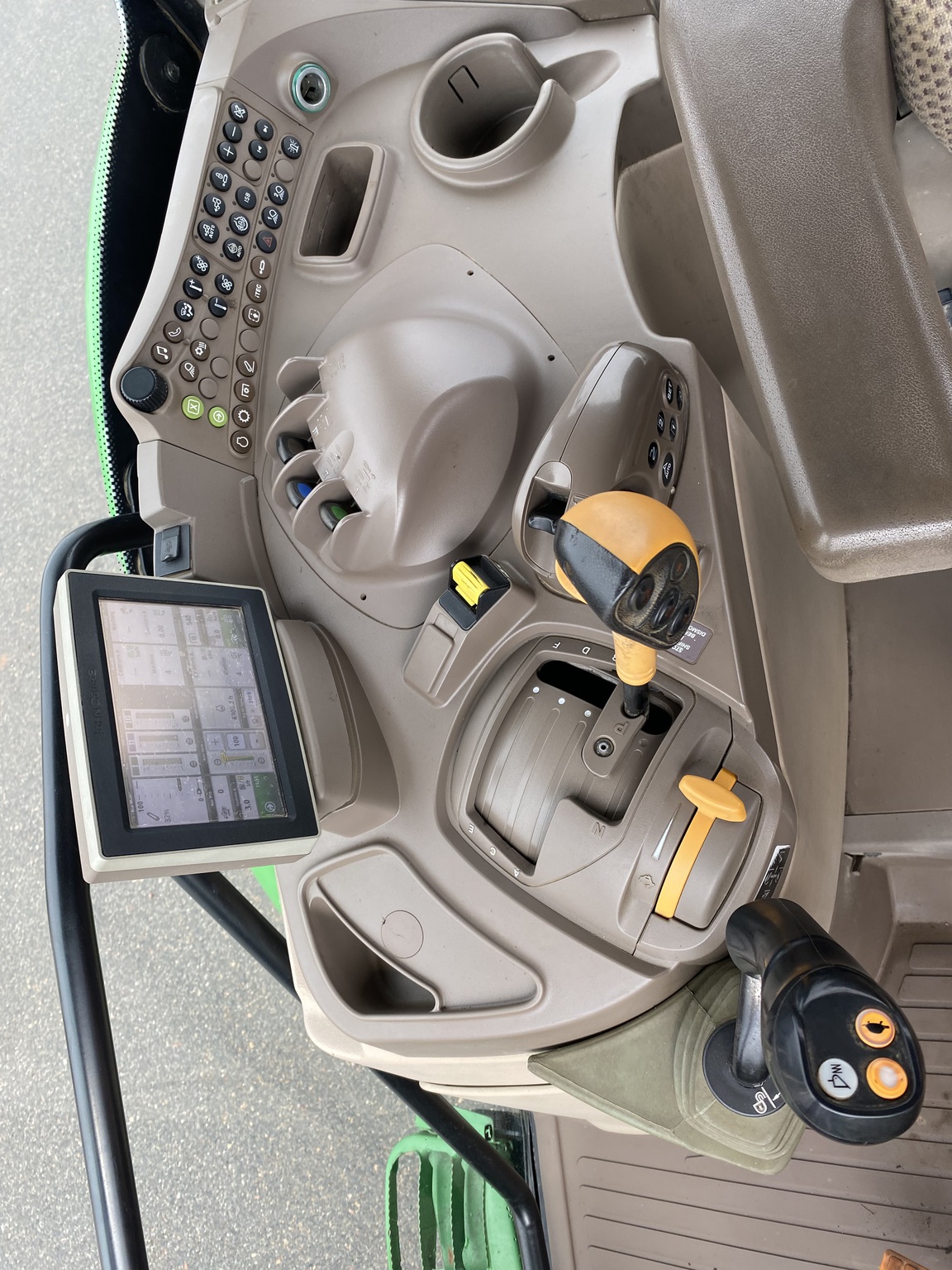 2017 John Deere 6130R Image 7