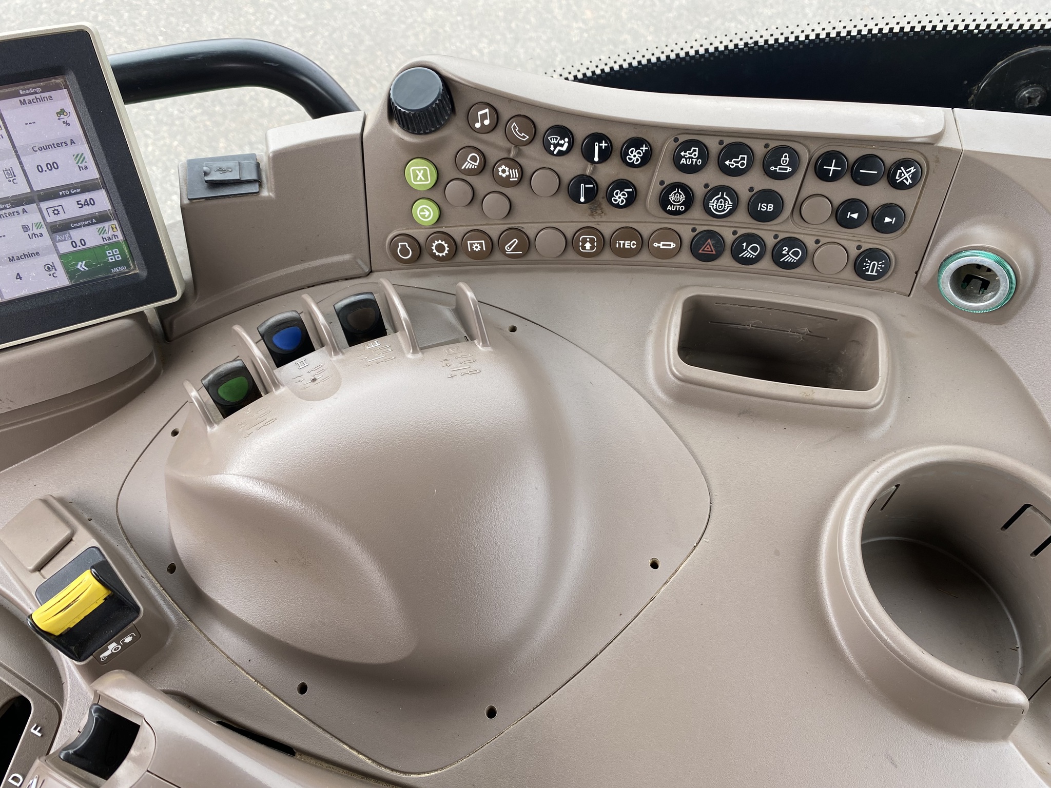 2017 John Deere 6130R Image 5