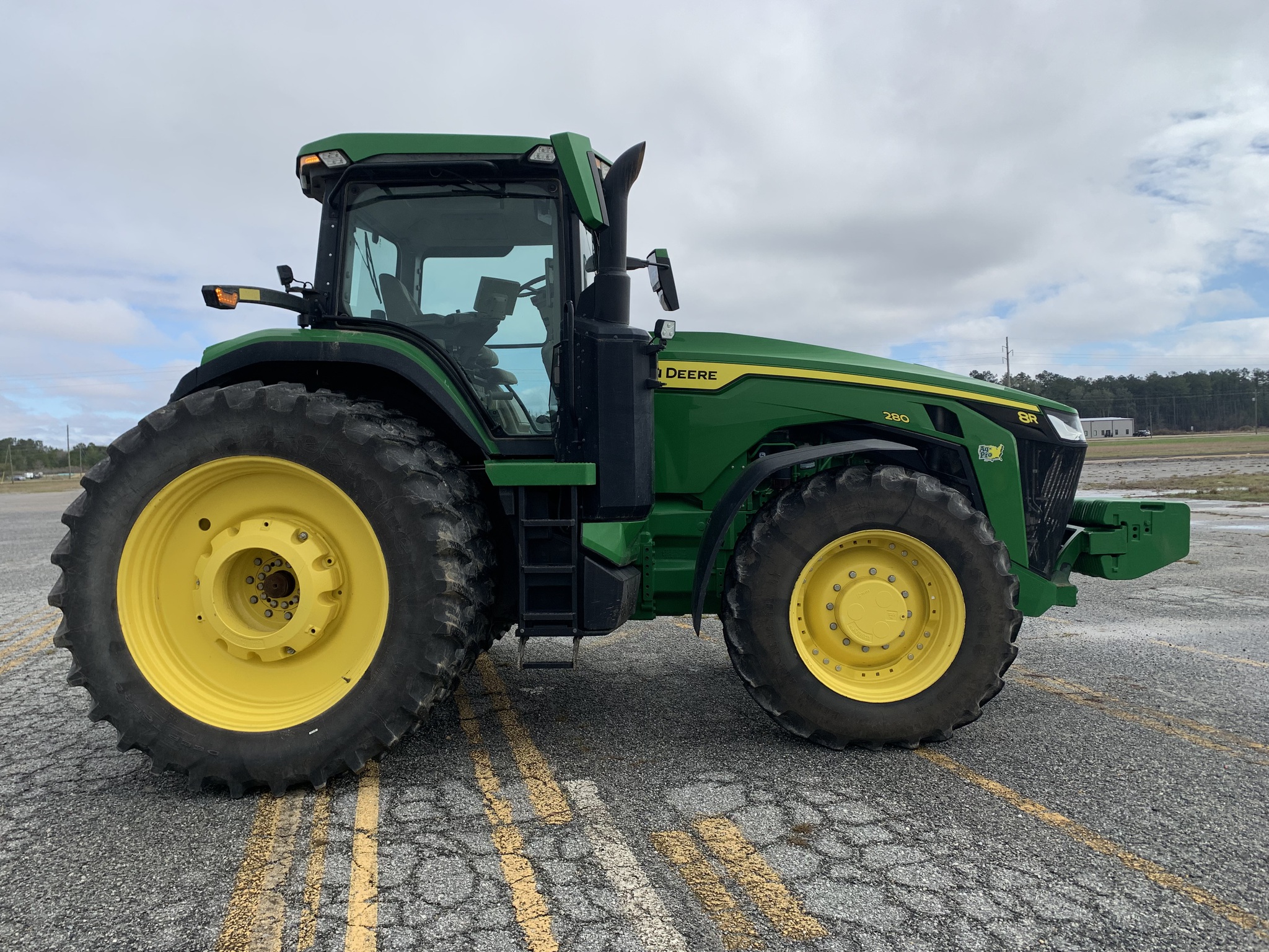 2022 John Deere 8R 280 Image 4