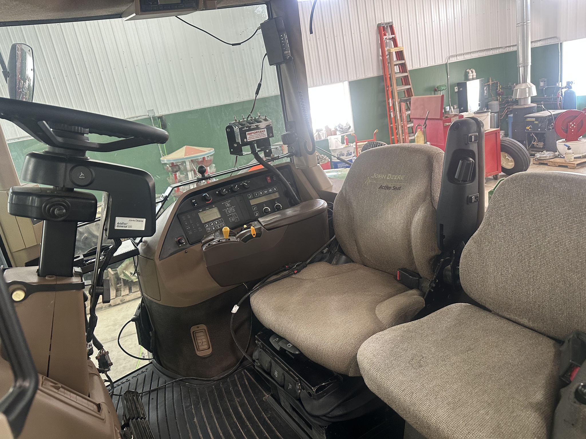 2002 John Deere 8220 Image 5