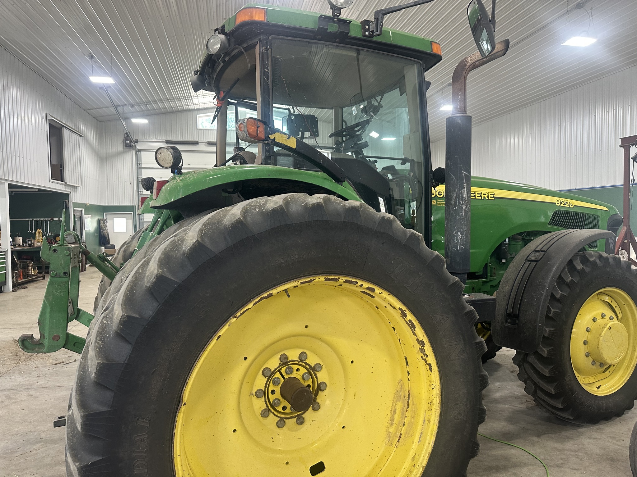 2002 John Deere 8220 Image 6