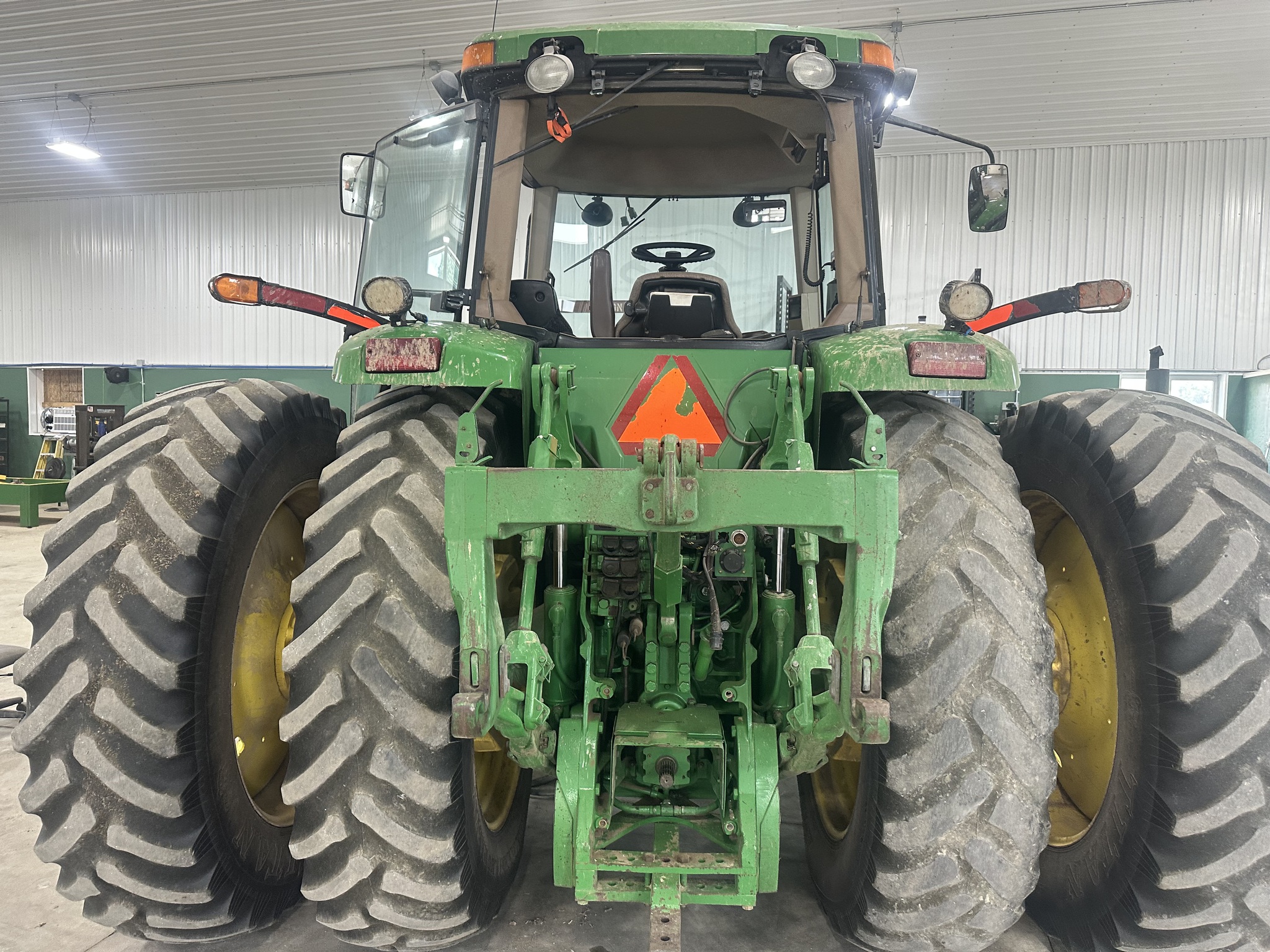 2002 John Deere 8220 Image 4