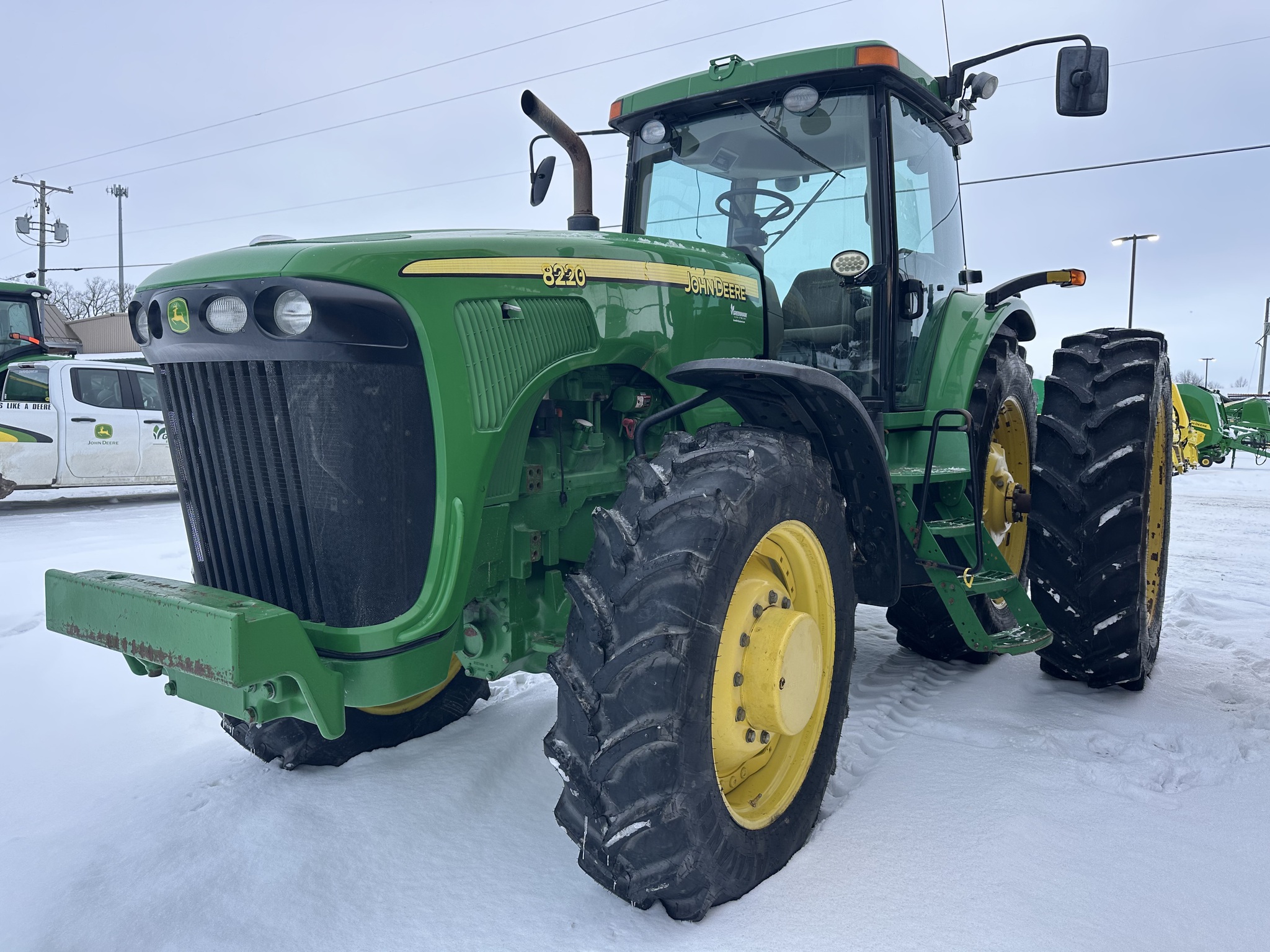 2002 John Deere 8220 Image 1