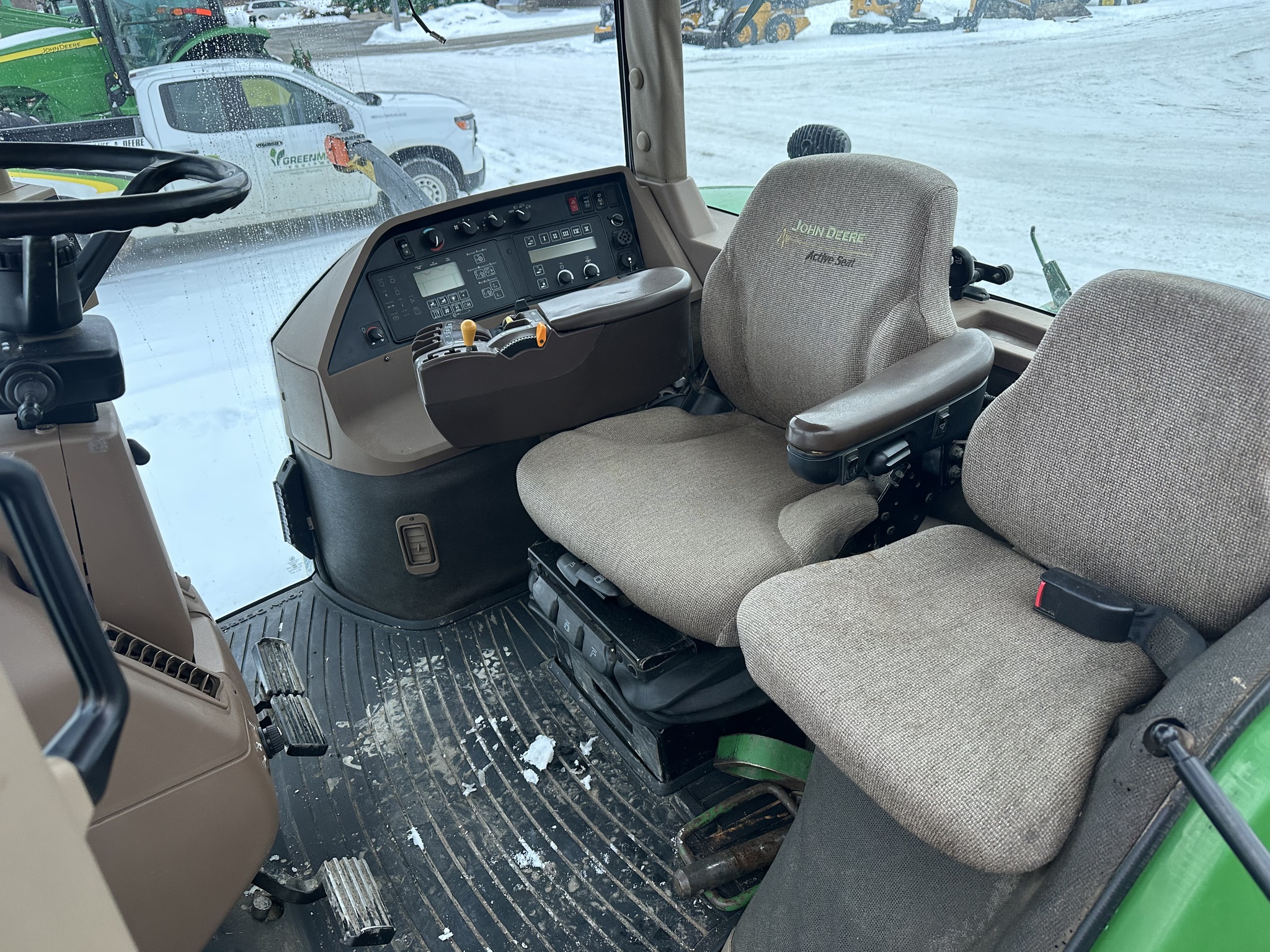 2002 John Deere 8220 Image 3