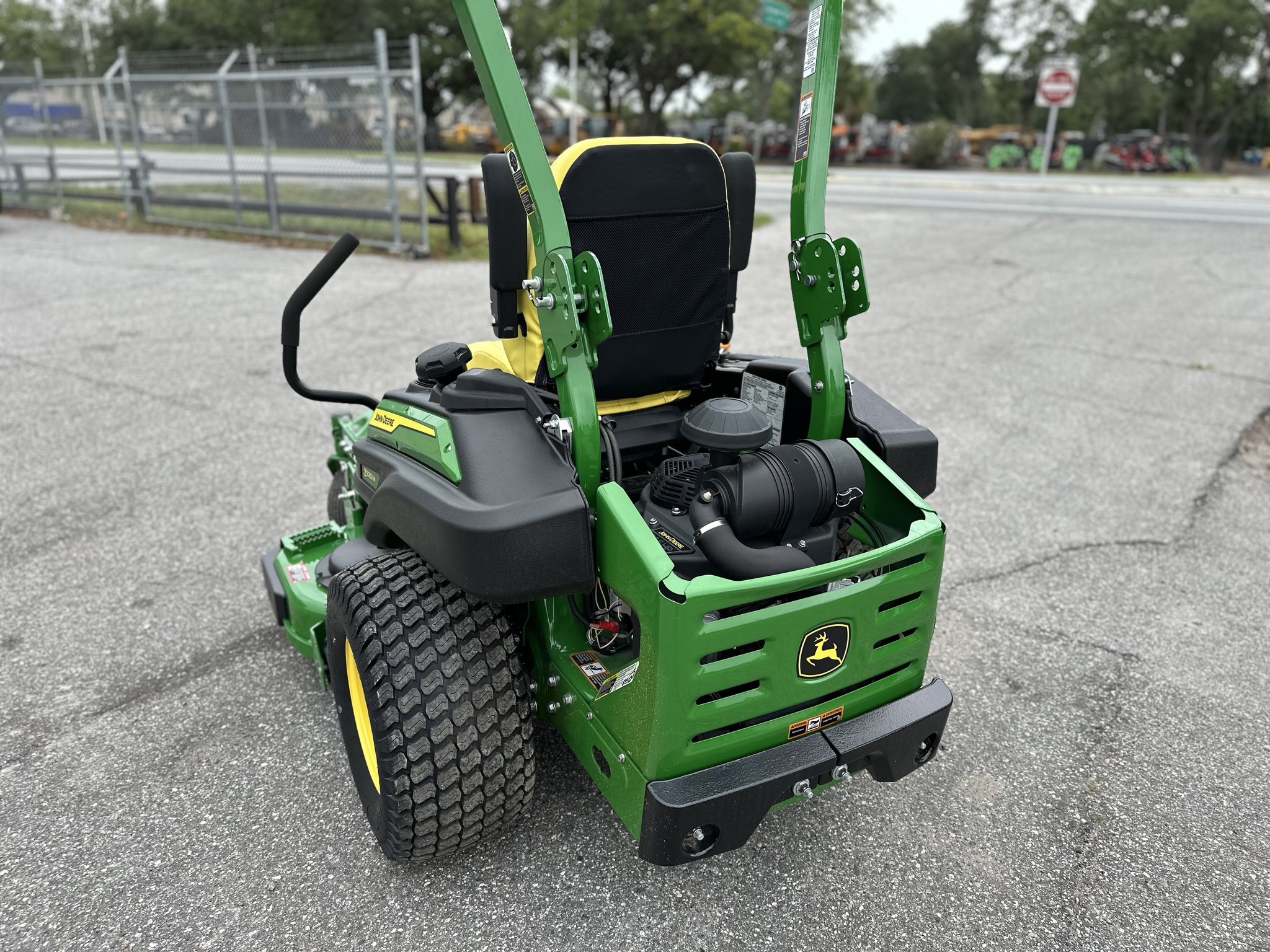 2025 John Deere Z920M Image 4