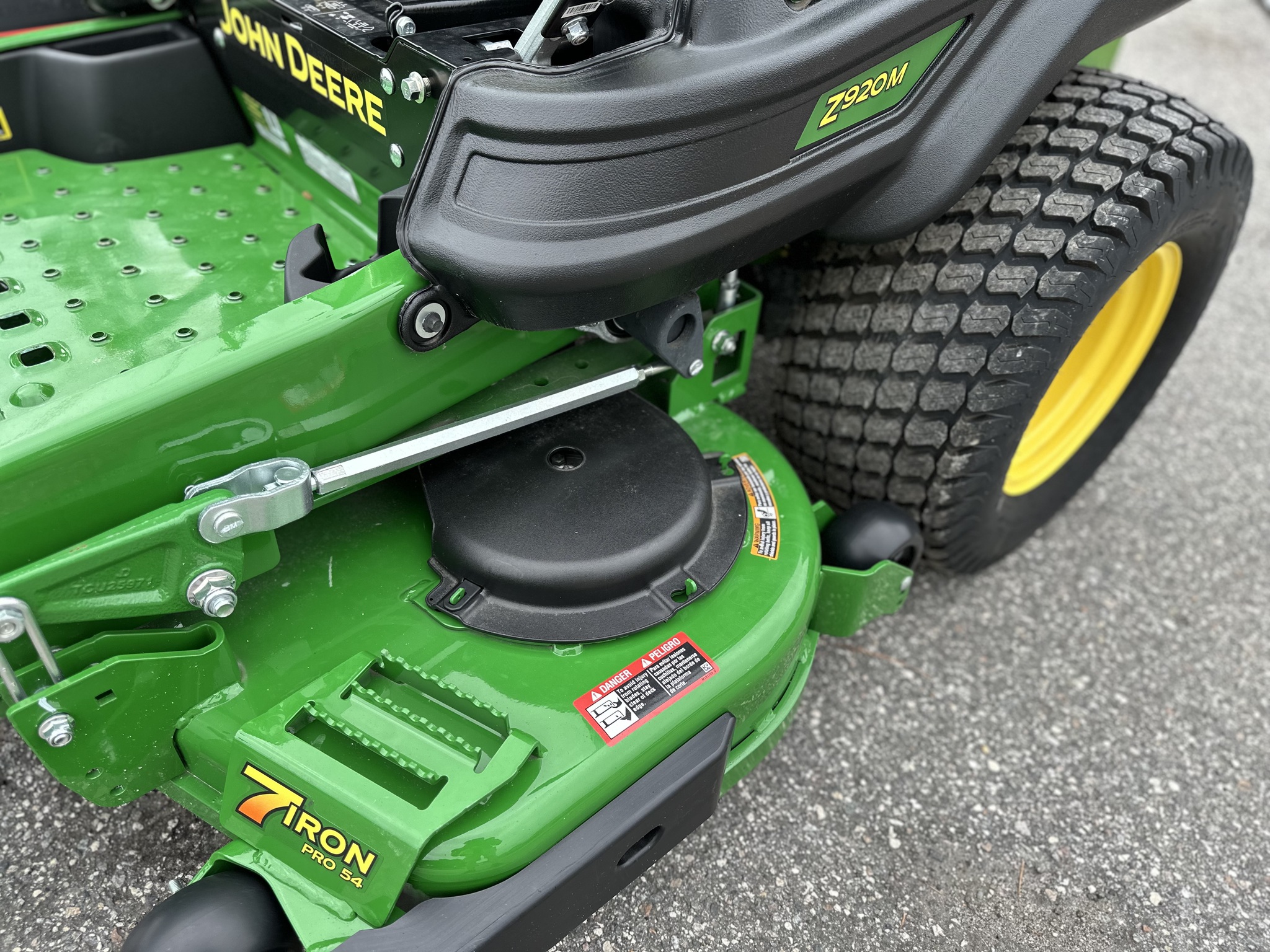 2025 John Deere Z920M Image 6