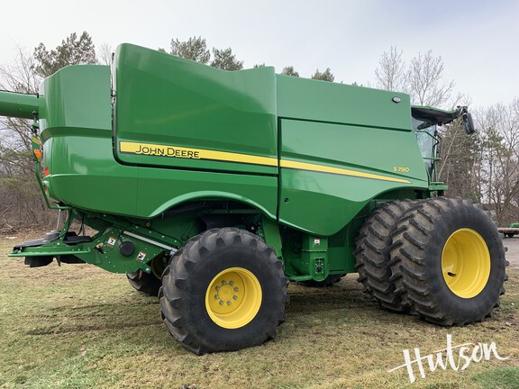 Photo of 2024 John Deere S790