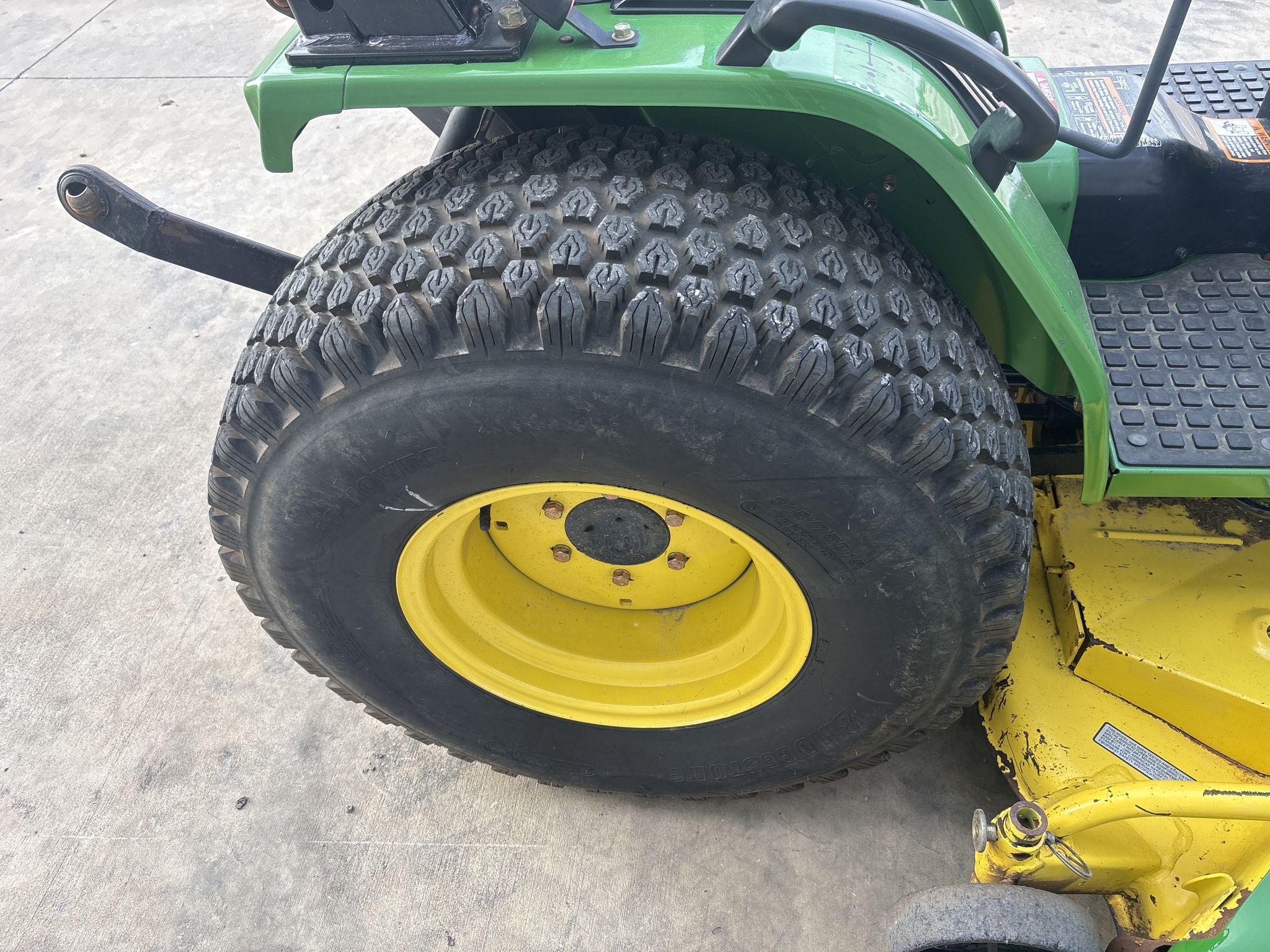 2000 John Deere 4100 Image 23