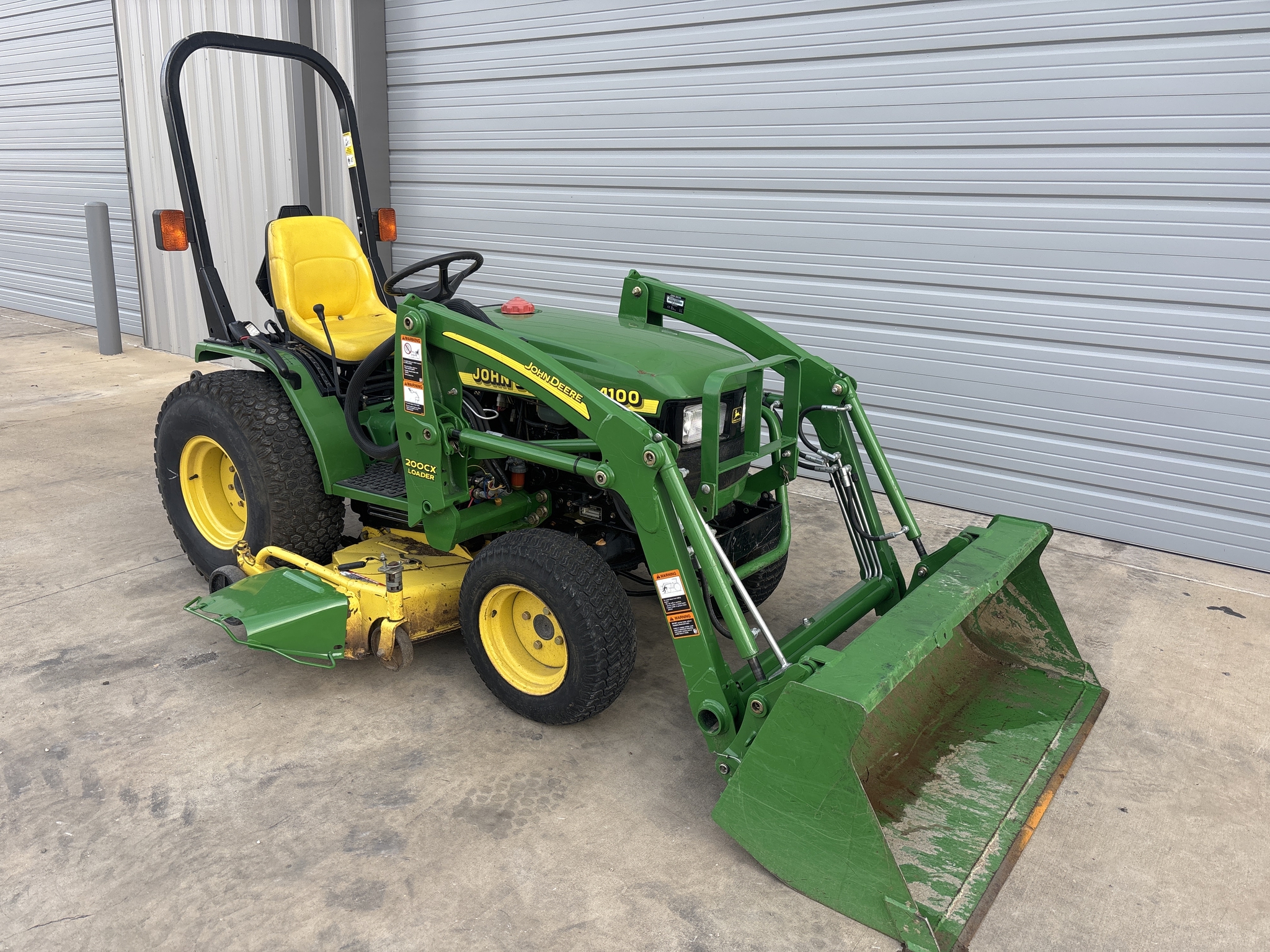 2000 John Deere 4100 Image 5