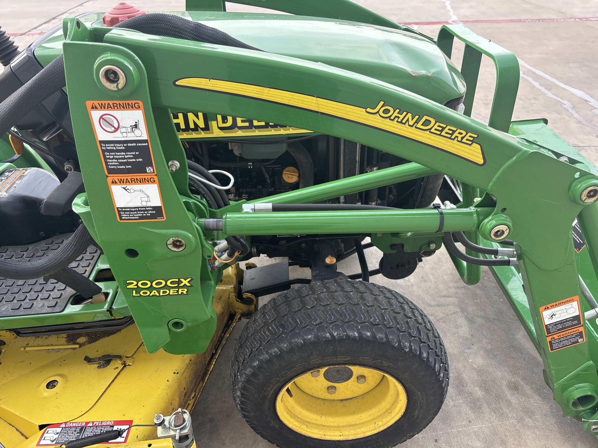 2000 John Deere 4100 Image 16