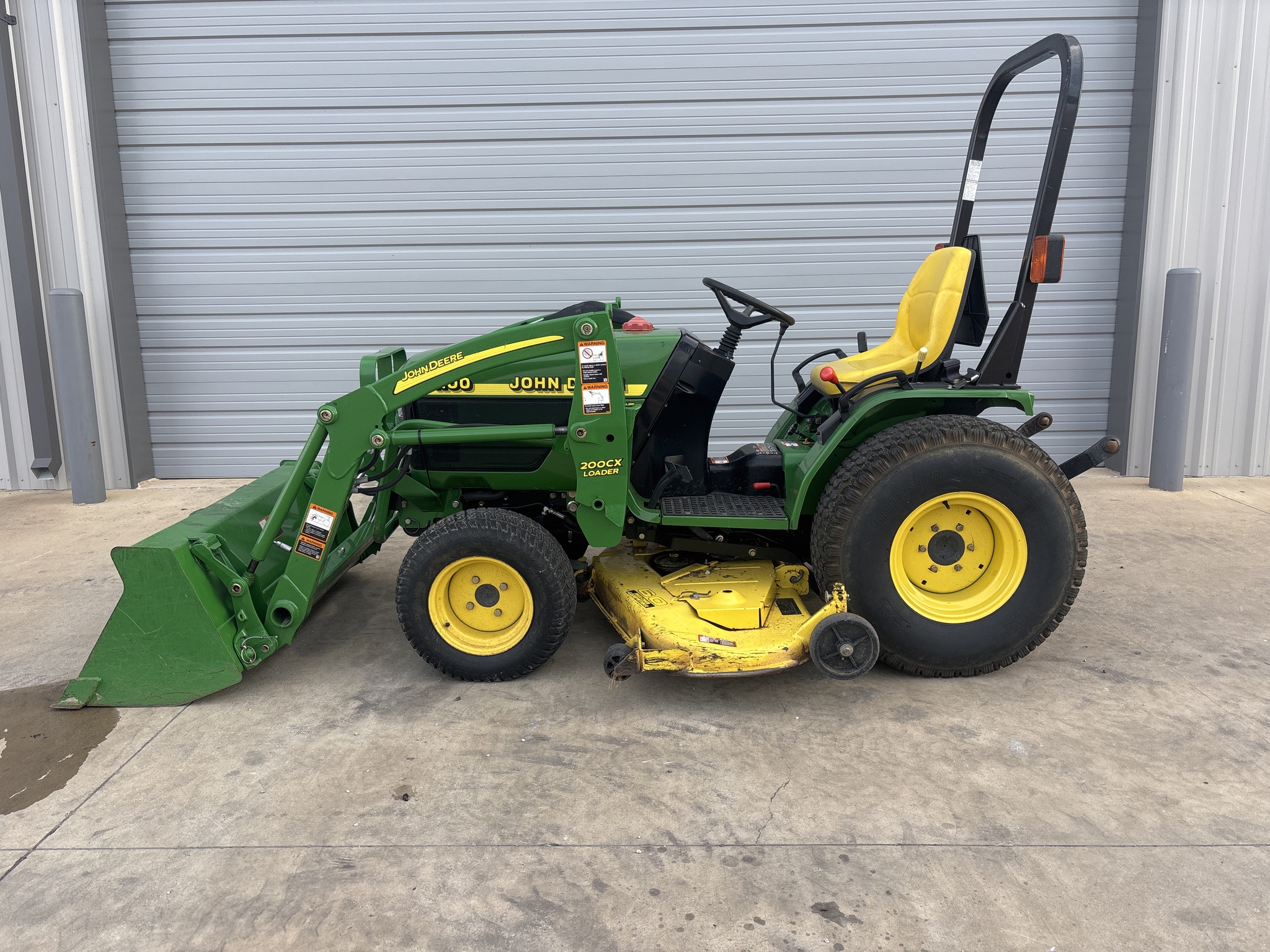 2000 John Deere 4100 Image 1