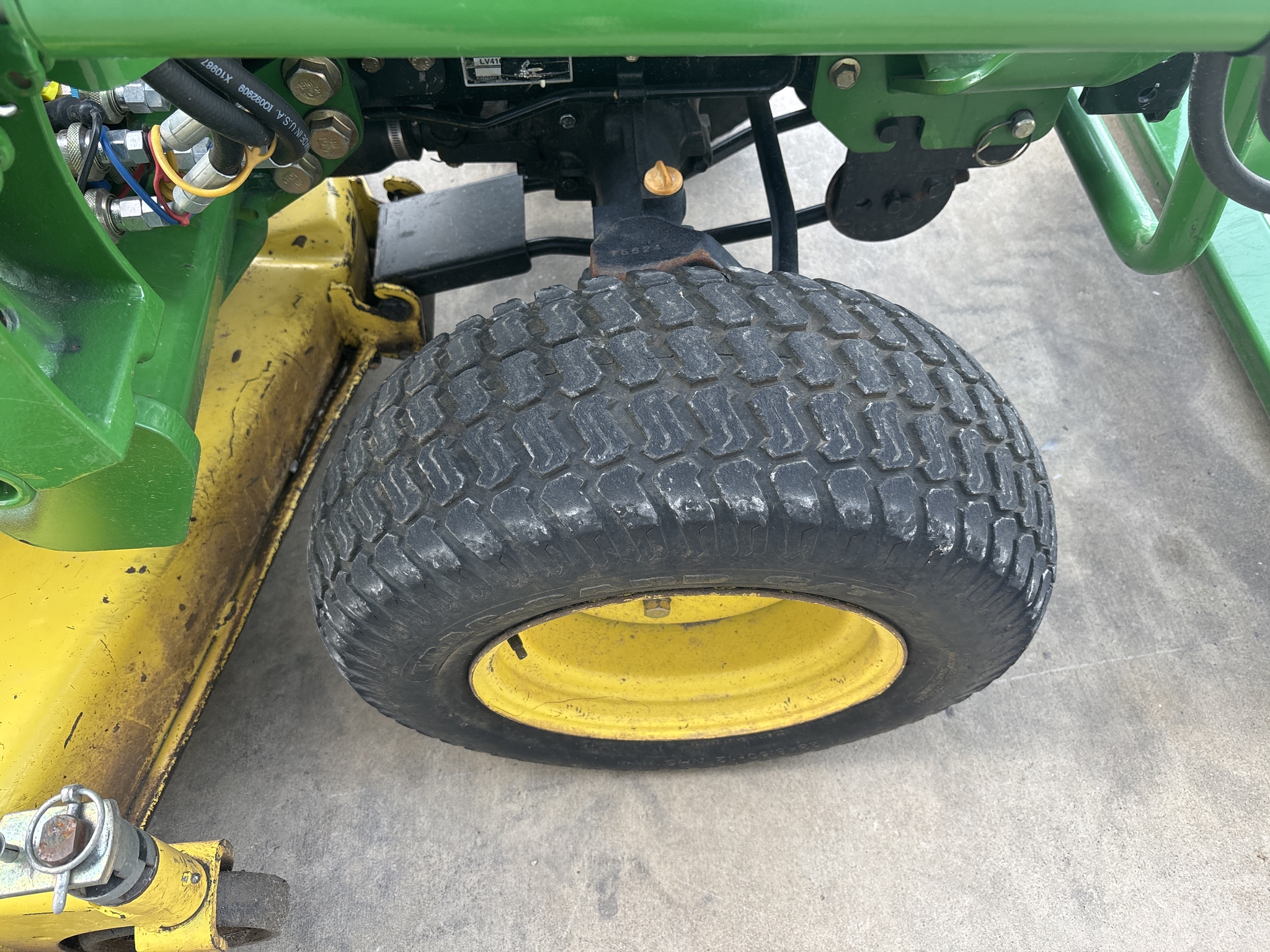 2000 John Deere 4100 Image 21