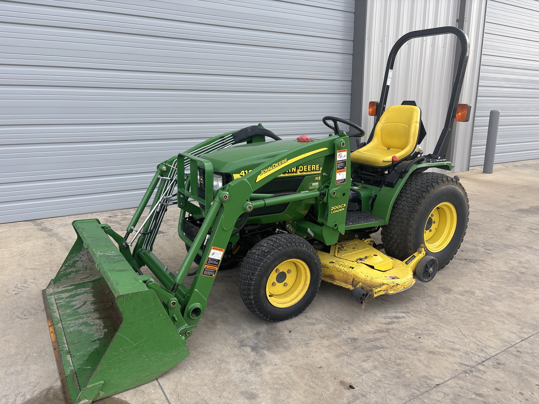 2000 John Deere 4100 Image 2