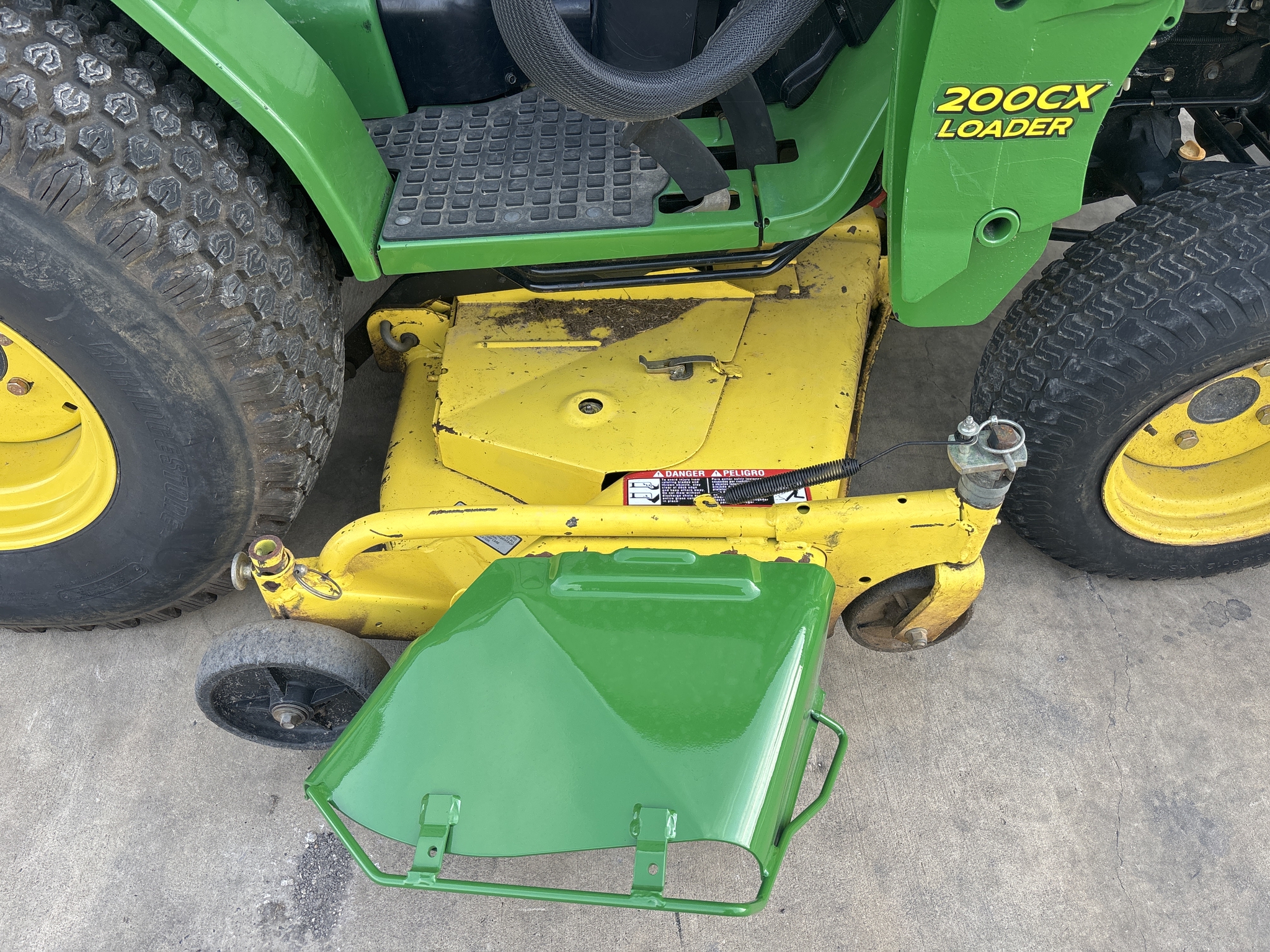2000 John Deere 4100 Image 18