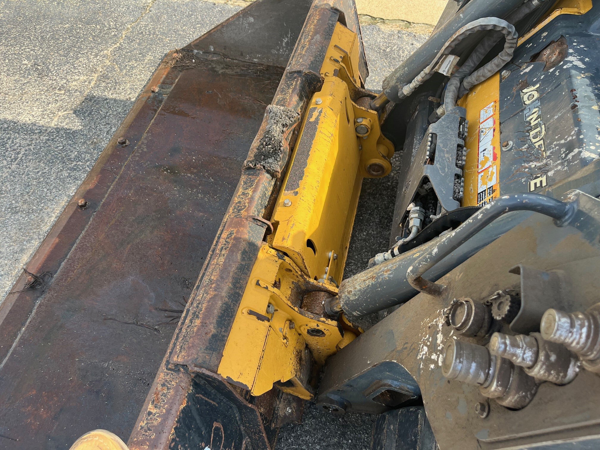 2023 John Deere 317G Image 6