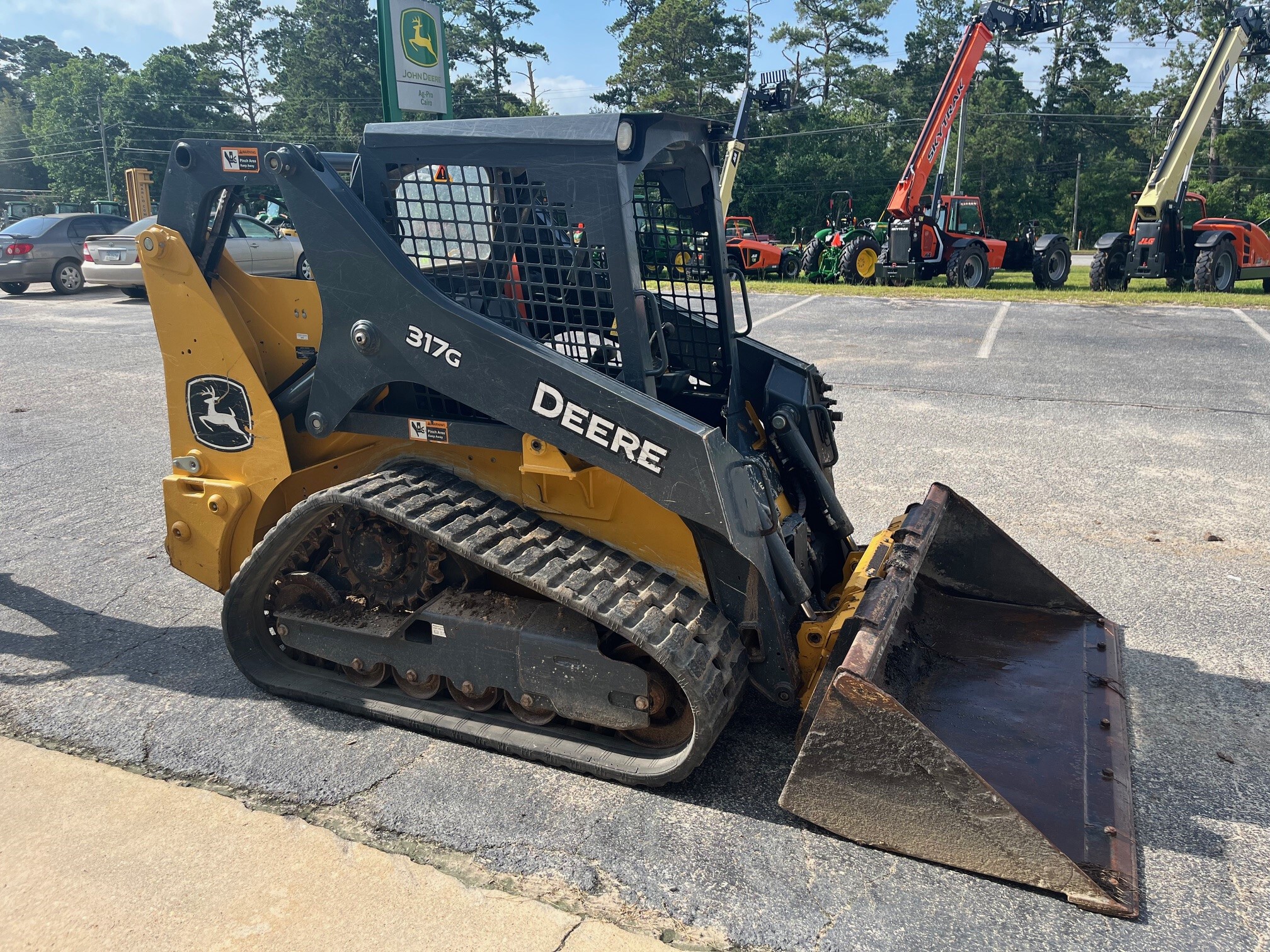 2023 John Deere 317G Image 4