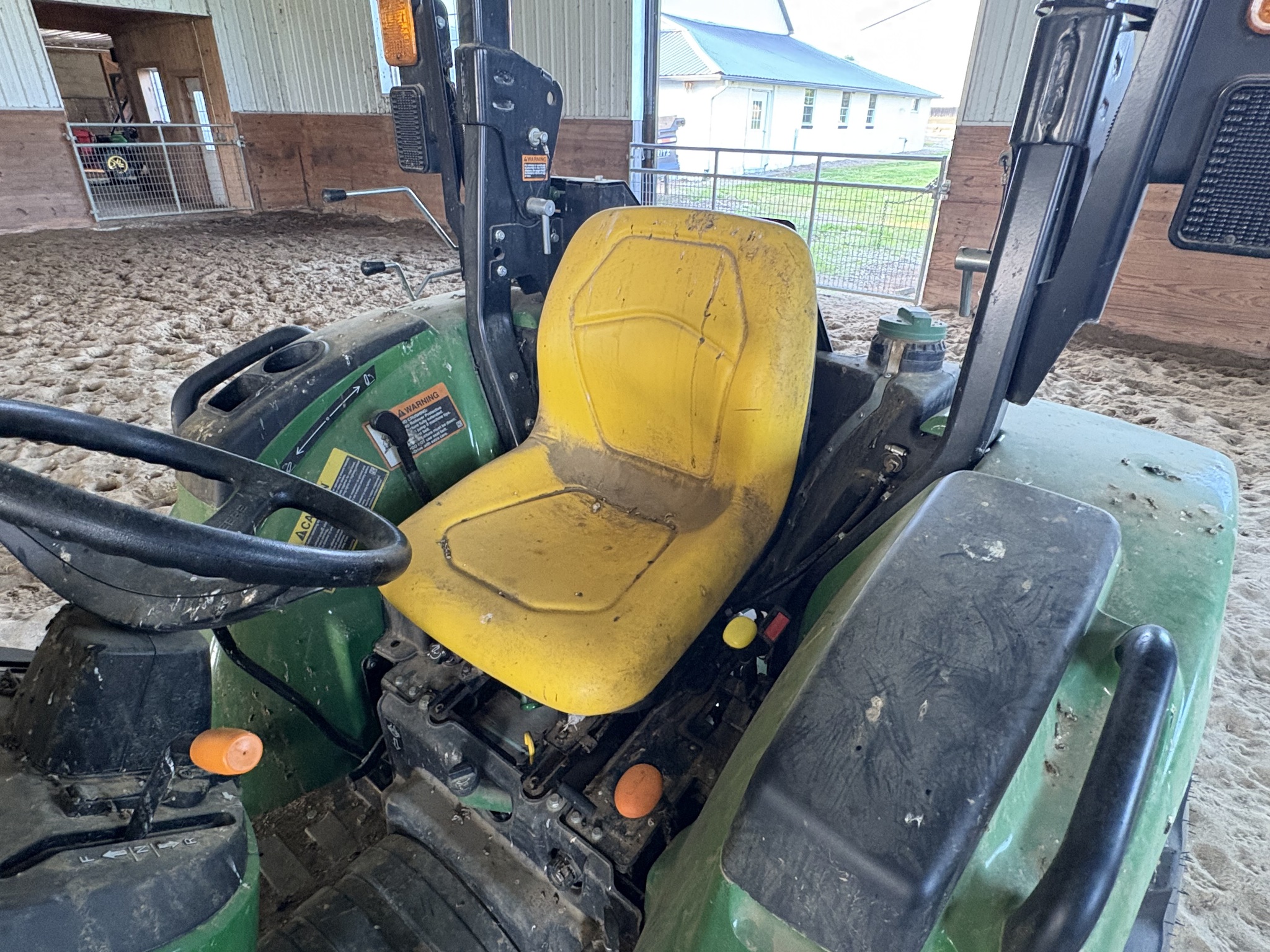 2021 John Deere 3043D Image 6