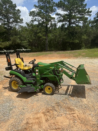 2016 John Deere 1025R Photo 3