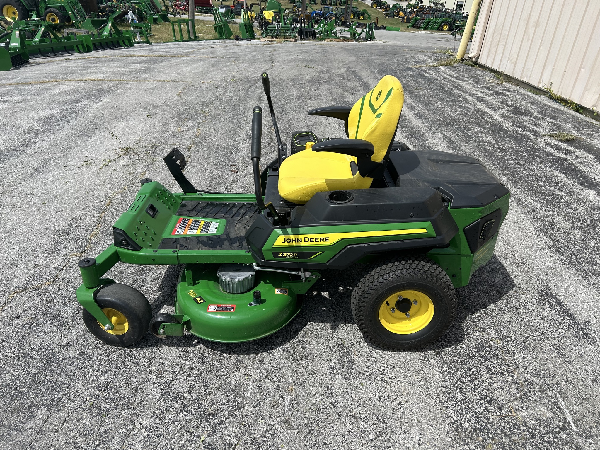 2024 John Deere Z370R at Heritage Tractor in Rogersville, MO