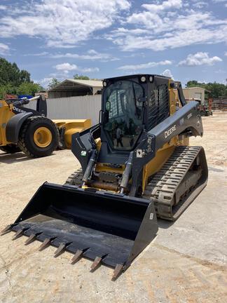 Photo of a 2020 John Deere 333G