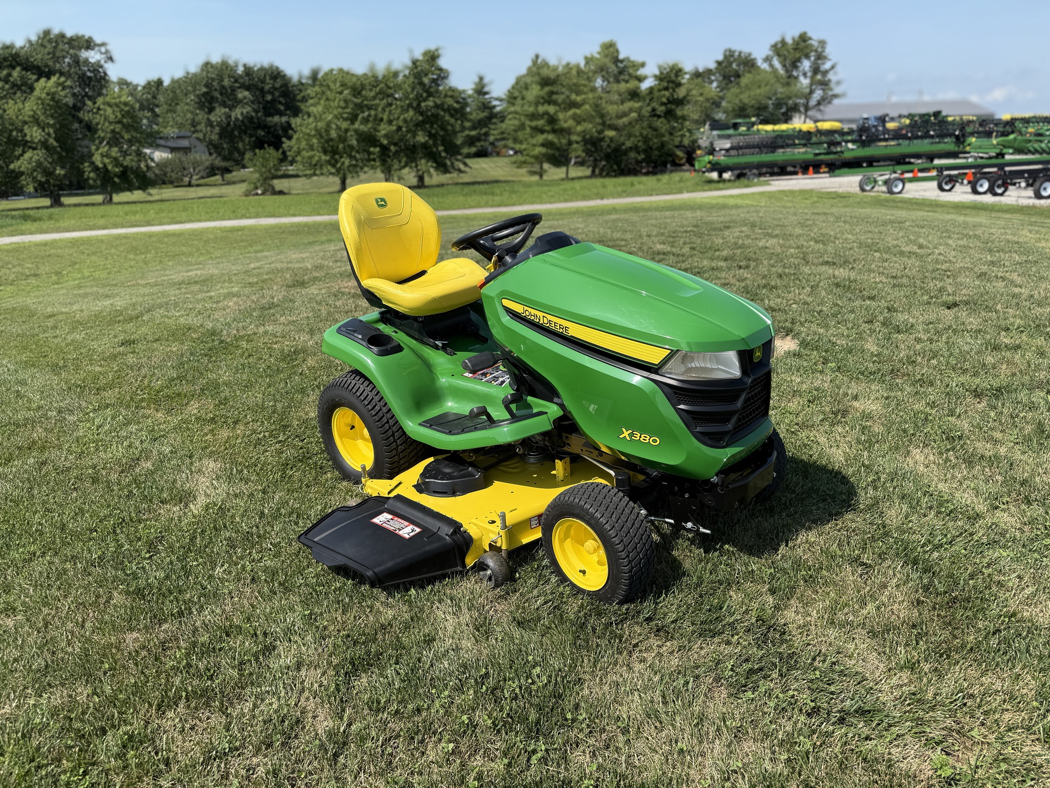 2022 John Deere X380 Image 13