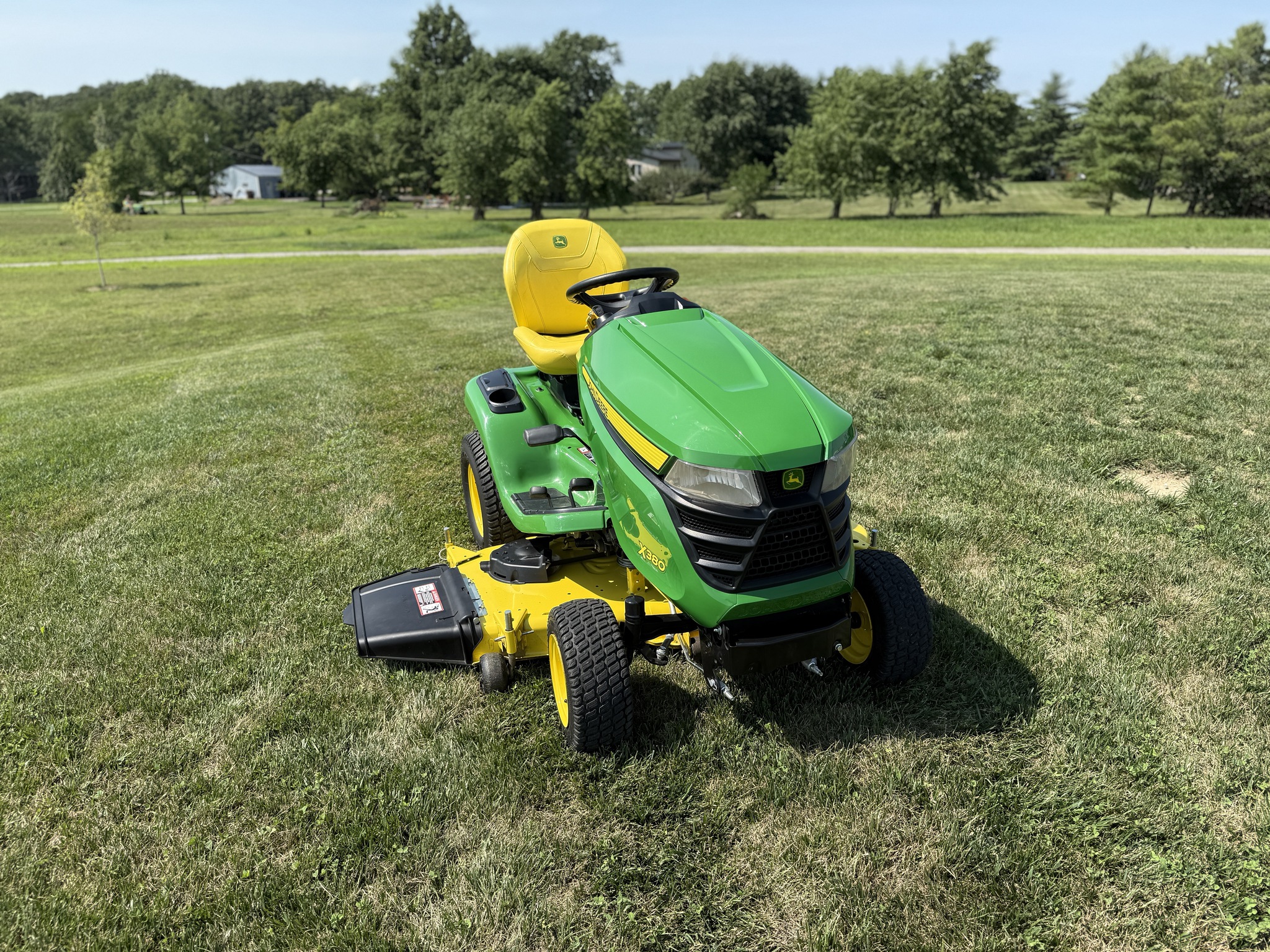 2022 John Deere X380 Image 14